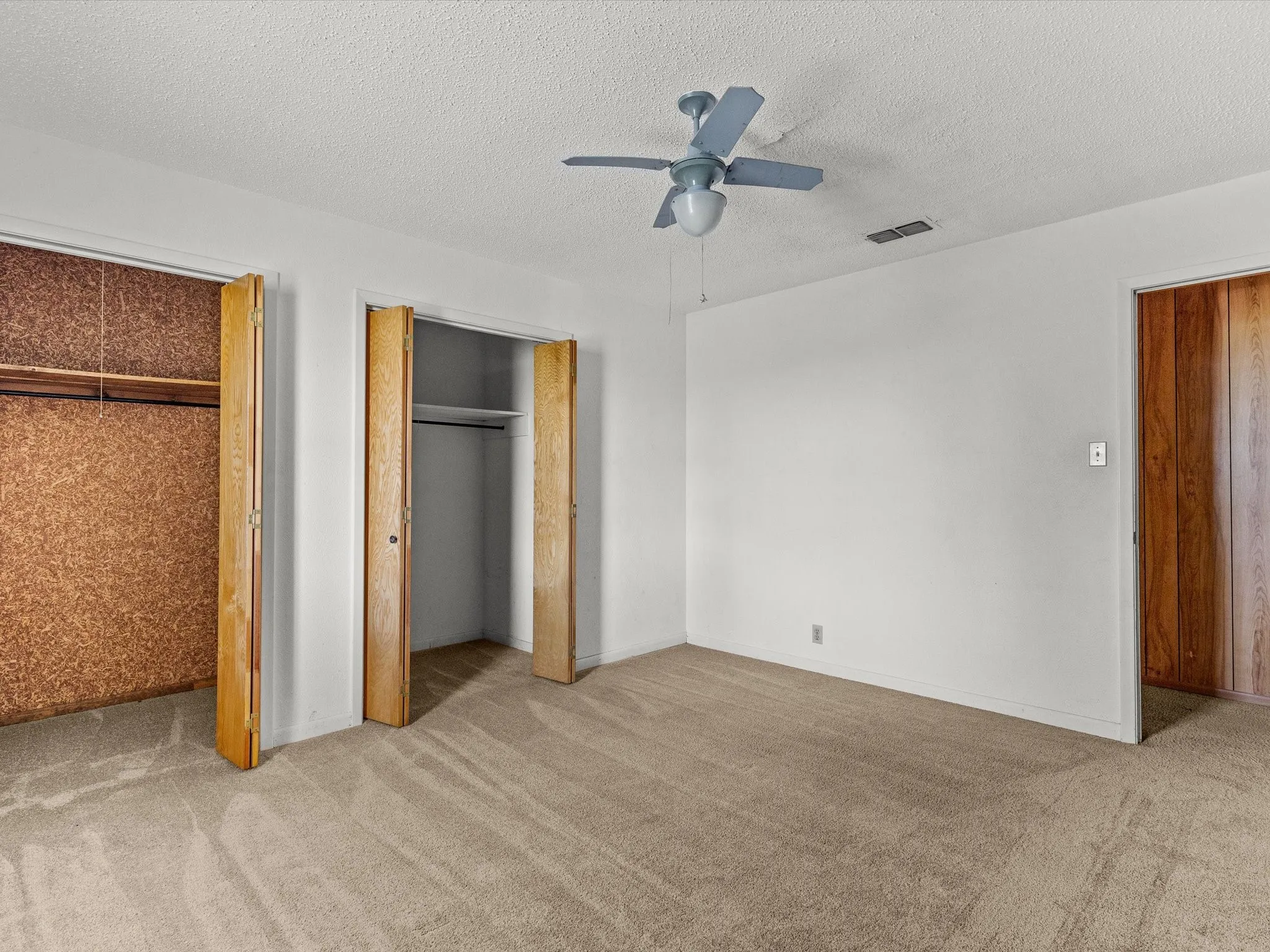 Single Family Residence For Sale in Montague County , 3433 Highway 81 N, Bowie, Texas 76230, 3 Bedroom, 3 Bathroom, Garage spaces, 3,095 Sqft, built in 1981, Preowned, mls#20100295, Real Estate Agent in Bowie, Homes For Sale in Montague county, Homes For Sale in Bowie, Realtor in Bowie Texas, Real Estate Brokerage Independent Realty Texas, Luminita Cordes Realtor
