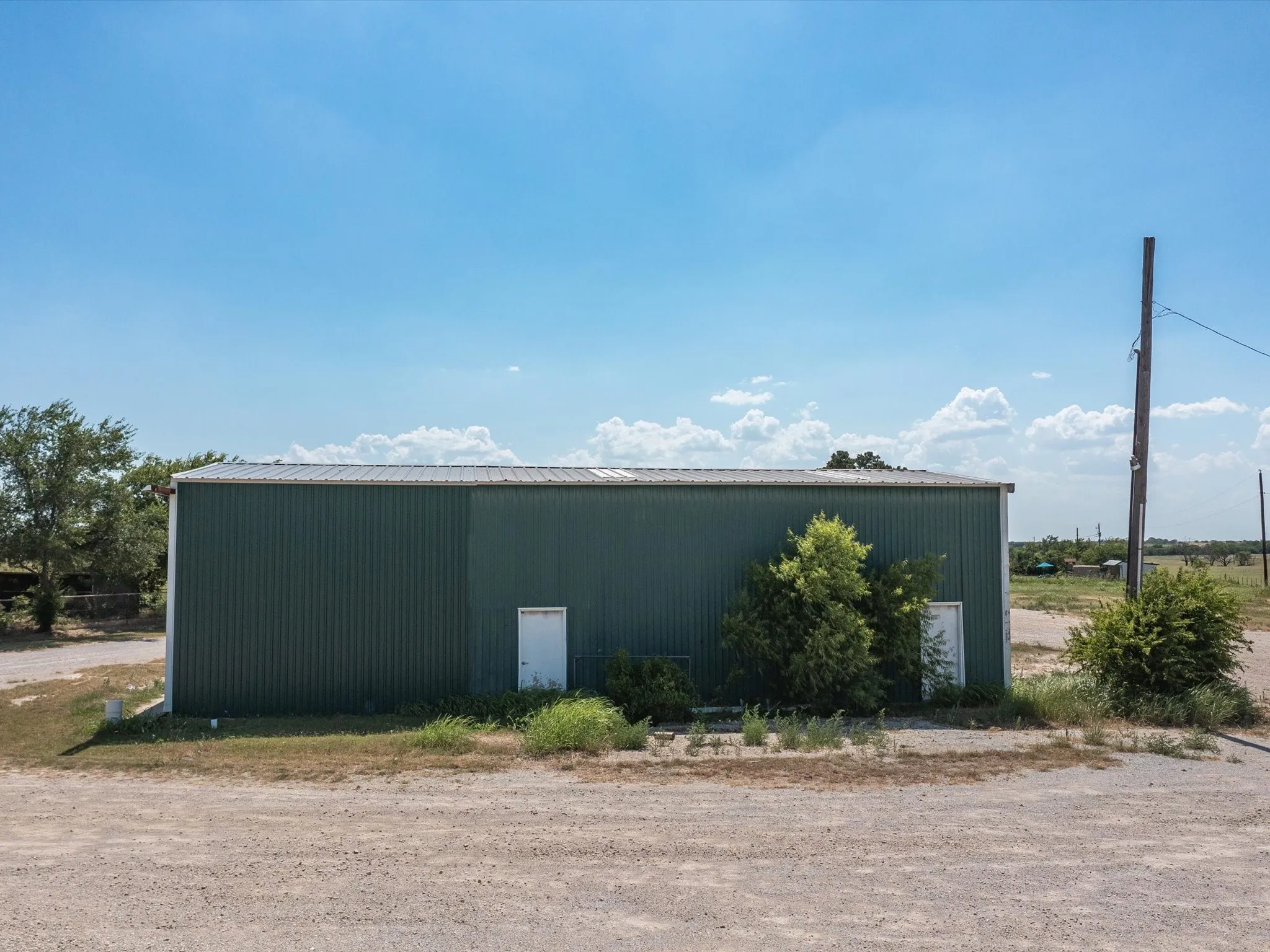 Single Family Residence For Sale in Montague County , 3433 Highway 81 N, Bowie, Texas 76230, 3 Bedroom, 3 Bathroom, Garage spaces, 3,095 Sqft, built in 1981, Preowned, mls#20100295, Real Estate Agent in Bowie, Homes For Sale in Montague county, Homes For Sale in Bowie, Realtor in Bowie Texas, Real Estate Brokerage Independent Realty Texas, Luminita Cordes Realtor