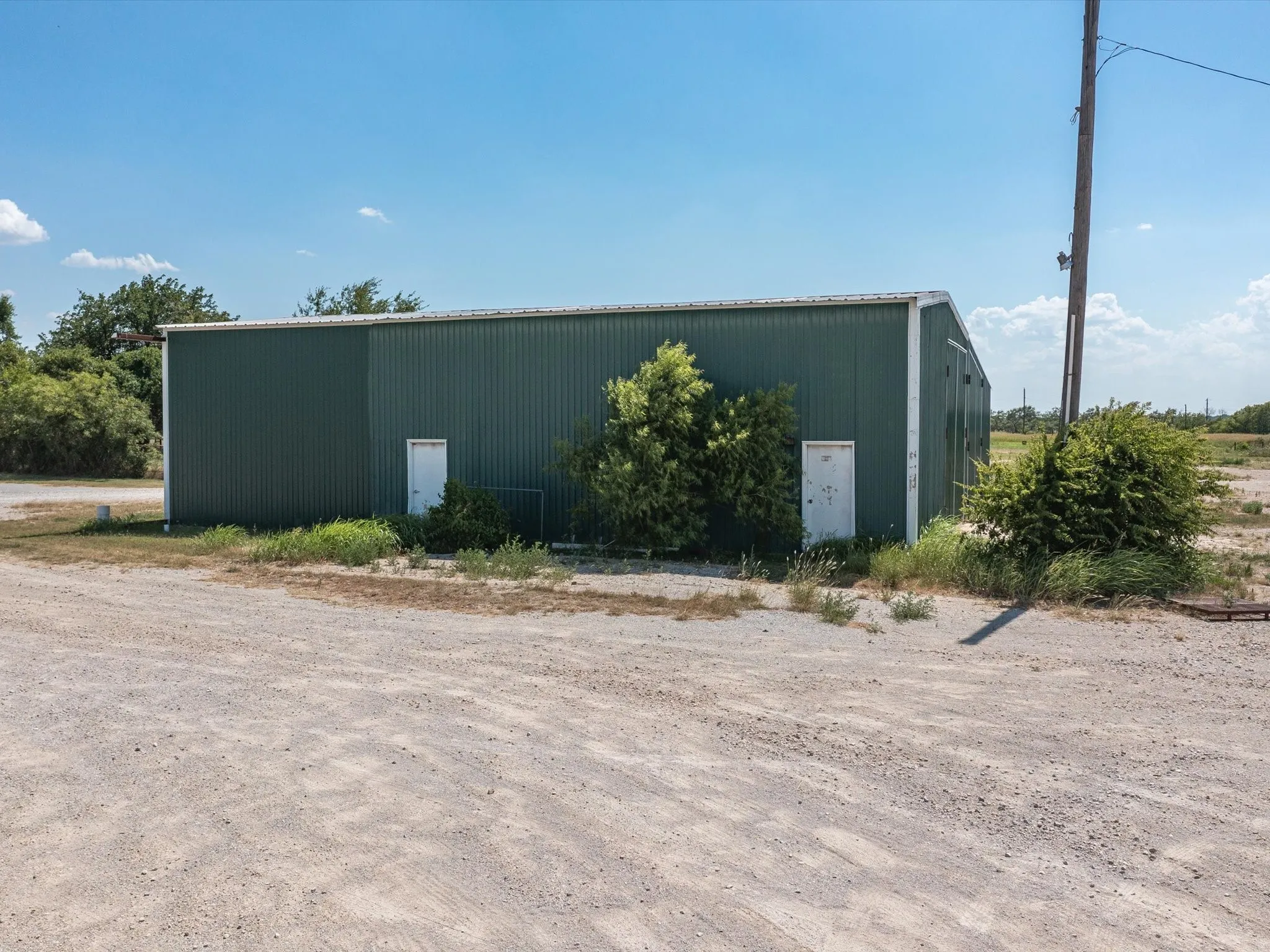 Single Family Residence For Sale in Montague County , 3433 Highway 81 N, Bowie, Texas 76230, 3 Bedroom, 3 Bathroom, Garage spaces, 3,095 Sqft, built in 1981, Preowned, mls#20100295, Real Estate Agent in Bowie, Homes For Sale in Montague county, Homes For Sale in Bowie, Realtor in Bowie Texas, Real Estate Brokerage Independent Realty Texas, Luminita Cordes Realtor