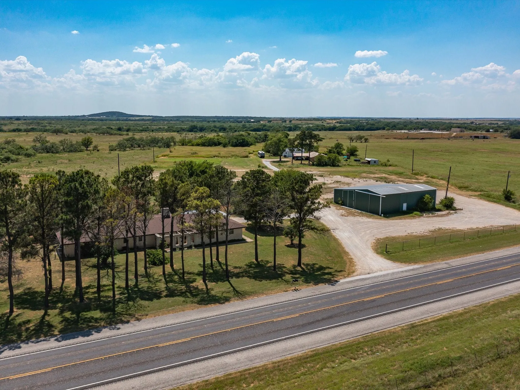 Single Family Residence For Sale in Montague County , 3433 Highway 81 N, Bowie, Texas 76230, 3 Bedroom, 3 Bathroom, Garage spaces, 3,095 Sqft, built in 1981, Preowned, mls#20100295, Real Estate Agent in Bowie, Homes For Sale in Montague county, Homes For Sale in Bowie, Realtor in Bowie Texas, Real Estate Brokerage Independent Realty Texas, Luminita Cordes Realtor