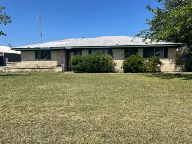 Single Family Residence For Sale in Hunt County , 6520 Fm 1570 W, Greenville, Texas 75402, 4 Bedrooms, 3 Bathrooms, 2 Garage spaces, 2,030 Sqft, built in 1970, Preowned, Price $199,000, mls#20162044, Real Estate Agent in Greenville, Homes For Sale in Hunt county, Homes For Sale in Greenville, Realtor in Greenville Texas, Real Estate Brokerage Independent Realty Texas, Luminita Cordes Realtor
