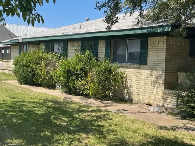 Single Family Residence For Sale in Hunt County , 6520 Fm 1570 W, Greenville, Texas 75402, 4 Bedrooms, 3 Bathrooms, 2 Garage spaces, 2,030 Sqft, built in 1970, Preowned, Price $199,000, mls#20162044, Real Estate Agent in Greenville, Homes For Sale in Hunt county, Homes For Sale in Greenville, Realtor in Greenville Texas, Real Estate Brokerage Independent Realty Texas, Luminita Cordes Realtor