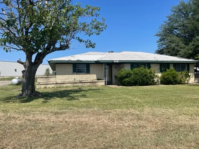 Single Family Residence For Sale in Hunt County , 6520 Fm 1570 W, Greenville, Texas 75402, 4 Bedrooms, 3 Bathrooms, 2 Garage spaces, 2,030 Sqft, built in 1970, Preowned, Price $199,000, mls#20162044, Real Estate Agent in Greenville, Homes For Sale in Hunt county, Homes For Sale in Greenville, Realtor in Greenville Texas, Real Estate Brokerage Independent Realty Texas, Luminita Cordes Realtor