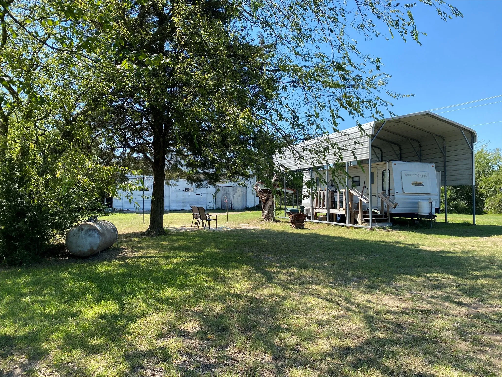 camper and carport do not convey