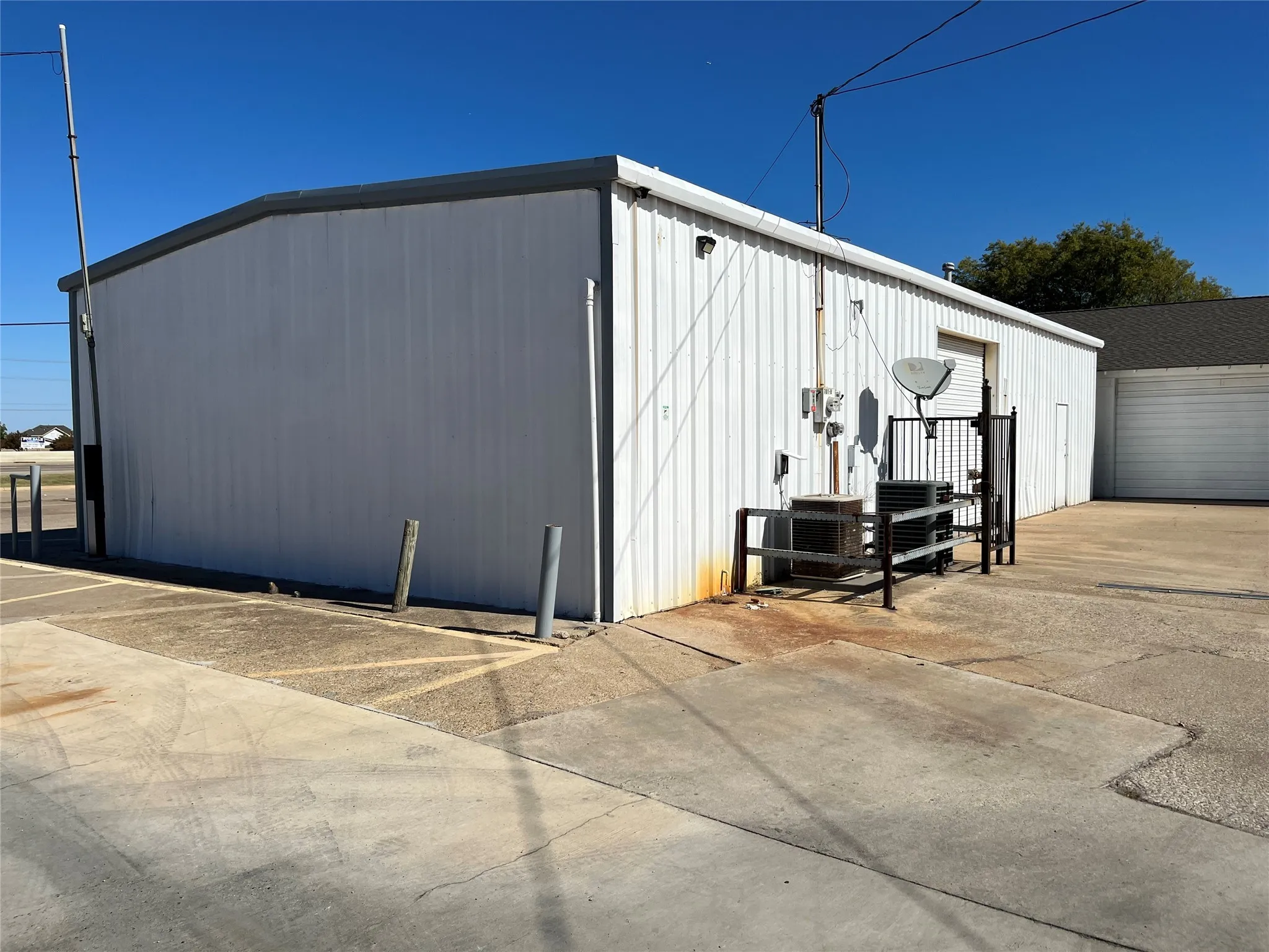Business For Rent in Dallas County , 710 E Interstate 30 B, Garland, Texas 75043, 0, 0, Garage spaces, 0 Sqft, built in 1982, Preowned, mls#20188763, Real Estate Agent in Garland, Homes For Rent in Dallas county, Homes For Rent in Garland, Realtor in Garland Texas, Real Estate Brokerage Independent Realty Texas, Luminita Cordes Realtor
