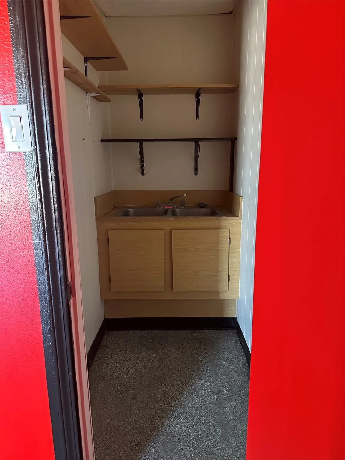 Business For Rent in Dallas County , 710 E Interstate 30 B, Garland, Texas 75043, 0, 0, Garage spaces, 0 Sqft, built in 1982, Preowned, mls#20188763, Real Estate Agent in Garland, Homes For Rent in Dallas county, Homes For Rent in Garland, Realtor in Garland Texas, Real Estate Brokerage Independent Realty Texas, Luminita Cordes Realtor
