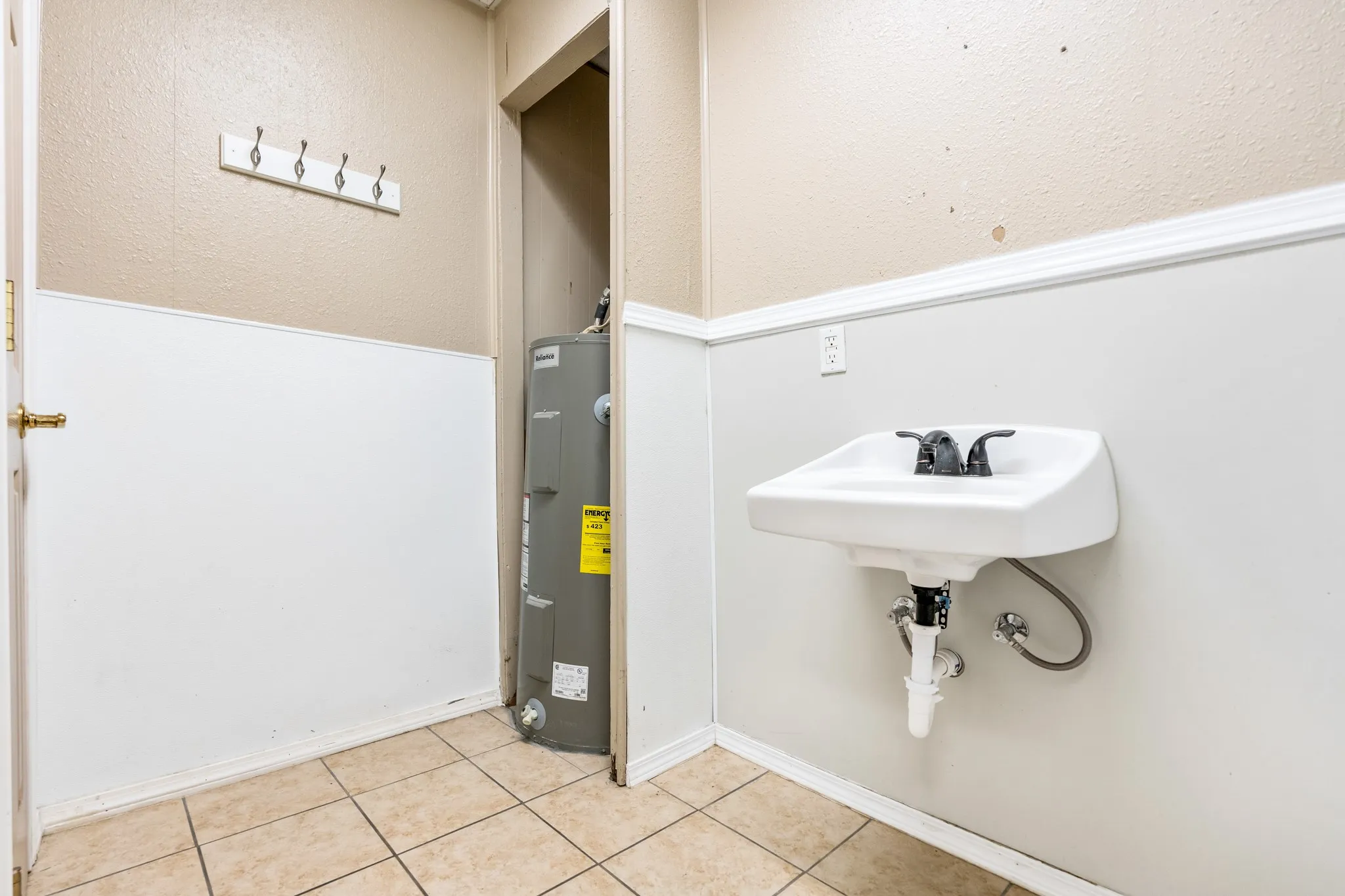 Retail For Sale in Hill County , 103 W Main St, Itasca, Texas 76055, 0, 0, Garage spaces, 0 Sqft, built in 1920, Price $160,000, mls#20262590, Real Estate Agent in Itasca, Homes For Sale in Hill county, Homes For Sale in Itasca, Realtor in Itasca Texas, Real Estate Brokerage Independent Realty Texas, Luminita Cordes Realtor