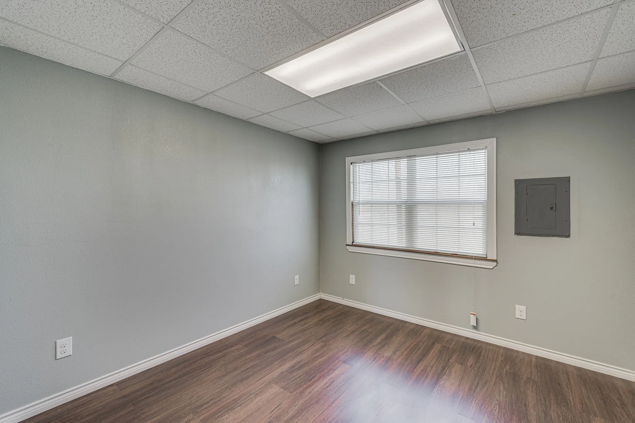Office For Sale in Ellis County , 329 N State Highway 342, Red Oak, Texas 75154, 0, 0, Garage spaces, 0 Sqft, built in 1980, Preowned, mls#20272680, Real Estate Agent in Red Oak, Homes For Sale in Ellis county, Homes For Sale in Red Oak, Realtor in Red Oak Texas, Real Estate Brokerage Independent Realty Texas, Luminita Cordes Realtor