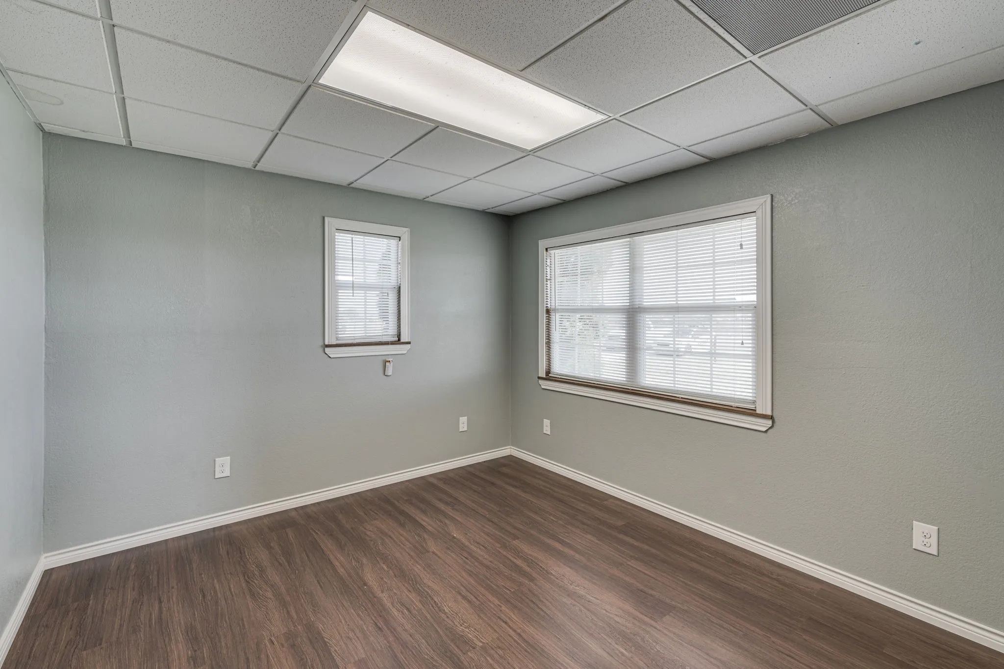 Office For Sale in Ellis County , 329 N State Highway 342, Red Oak, Texas 75154, 0, 0, Garage spaces, 0 Sqft, built in 1980, Preowned, mls#20272680, Real Estate Agent in Red Oak, Homes For Sale in Ellis county, Homes For Sale in Red Oak, Realtor in Red Oak Texas, Real Estate Brokerage Independent Realty Texas, Luminita Cordes Realtor