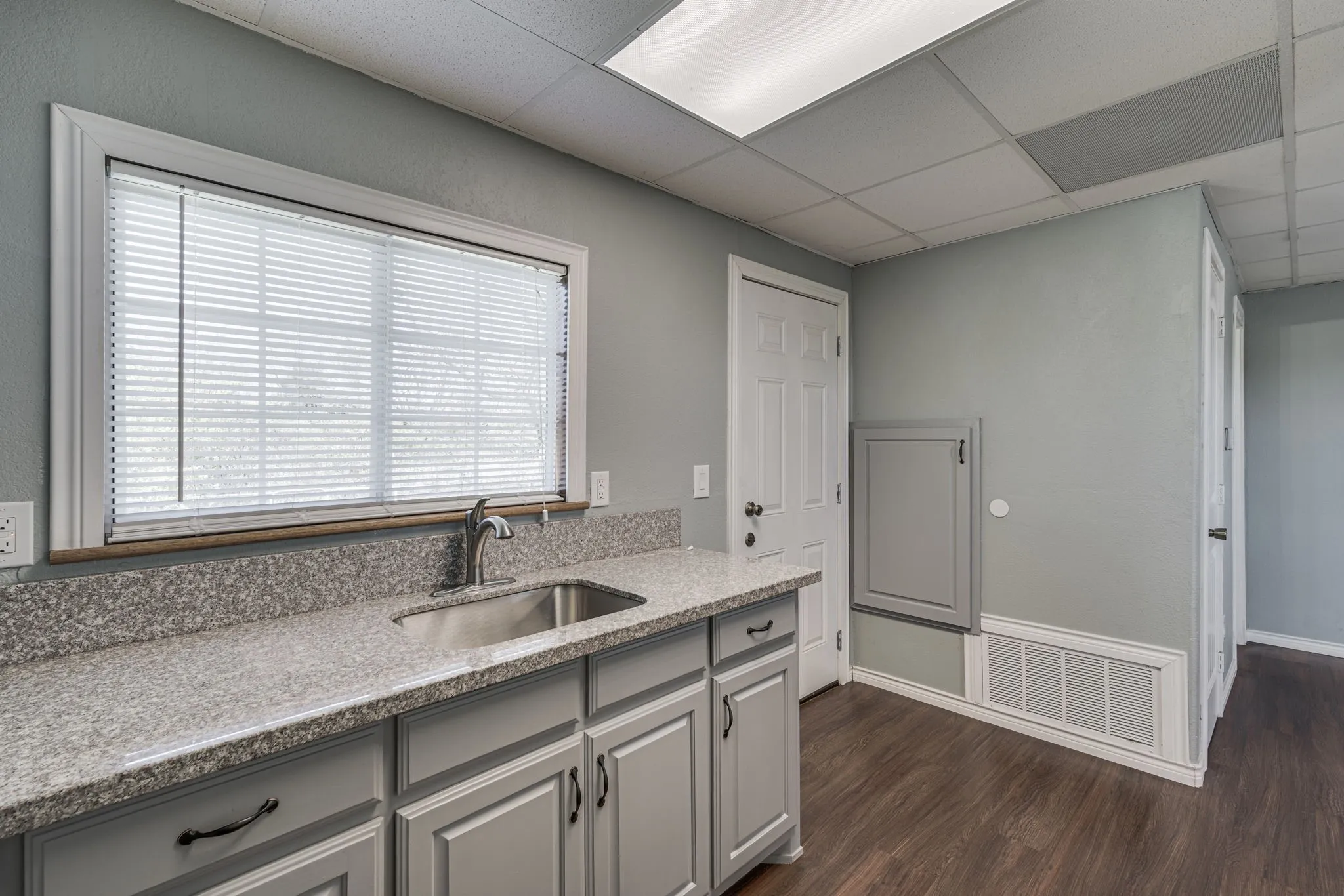 Office For Sale in Ellis County , 329 N State Highway 342, Red Oak, Texas 75154, 0, 0, Garage spaces, 0 Sqft, built in 1980, Preowned, mls#20272680, Real Estate Agent in Red Oak, Homes For Sale in Ellis county, Homes For Sale in Red Oak, Realtor in Red Oak Texas, Real Estate Brokerage Independent Realty Texas, Luminita Cordes Realtor