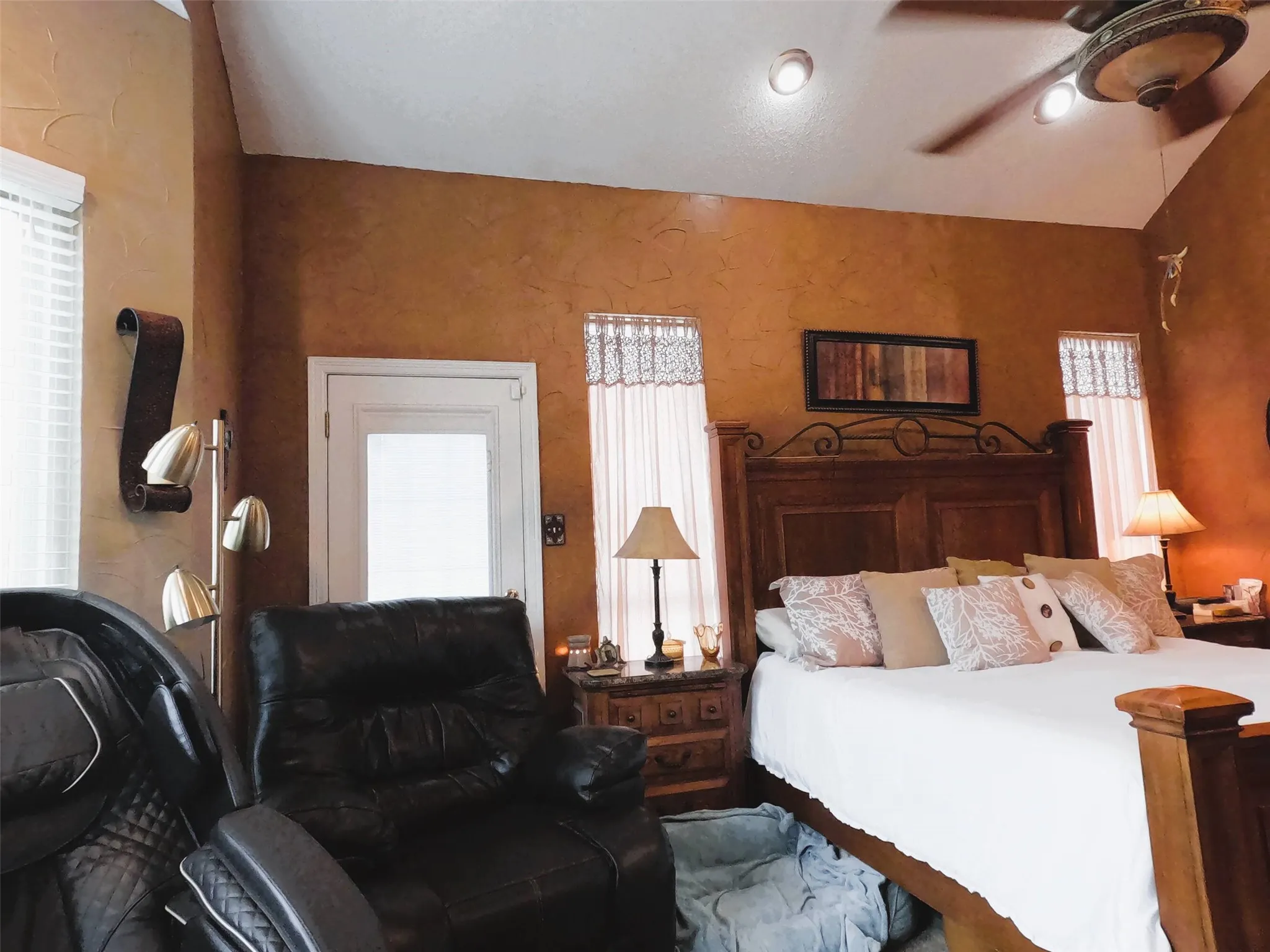 Single Family Residence For Sale in Kaufman County , 12053 S HWY 34, Scurry, Texas 75158, 3 Bedroom, 2 Bathroom, 2 Garage spaces, 1,646 Sqft, built in 1994, Preowned, mls#20298010, Real Estate Agent in Scurry, Homes For Sale in Kaufman county, Homes For Sale in Scurry, Realtor in Scurry Texas, Real Estate Brokerage Independent Realty Texas, Luminita Cordes Realtor