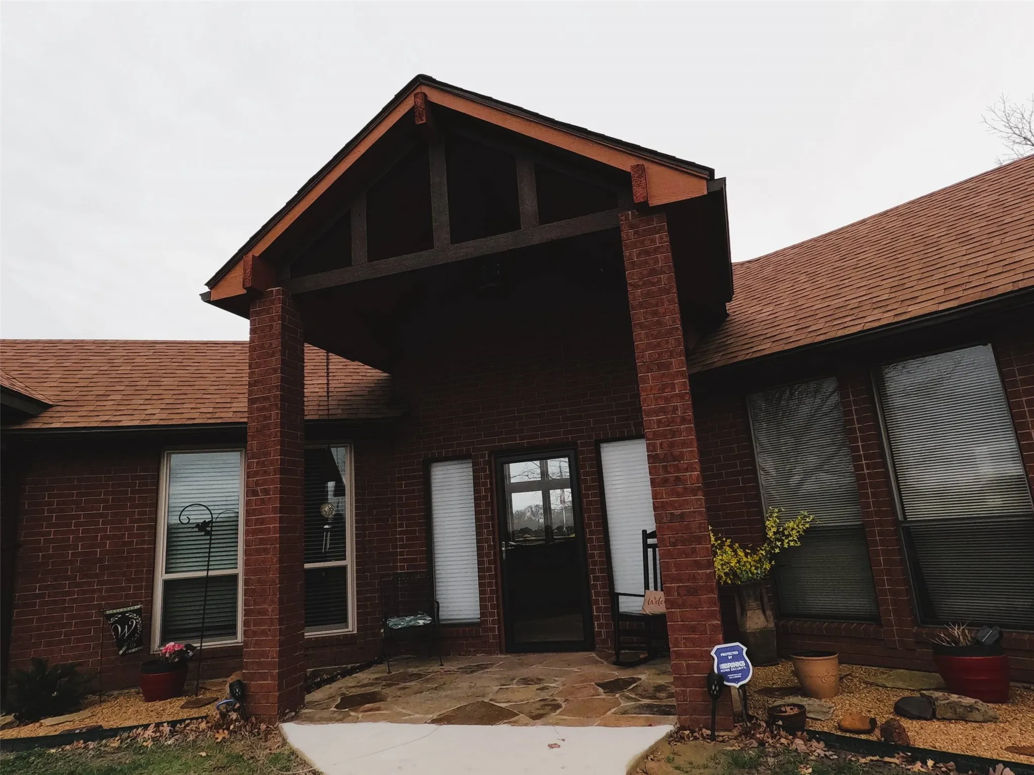 Single Family Residence For Sale in Kaufman County , 12053 S HWY 34, Scurry, Texas 75158, 3 Bedroom, 2 Bathroom, 2 Garage spaces, 1,646 Sqft, built in 1994, Preowned, mls#20298010, Real Estate Agent in Scurry, Homes For Sale in Kaufman county, Homes For Sale in Scurry, Realtor in Scurry Texas, Real Estate Brokerage Independent Realty Texas, Luminita Cordes Realtor