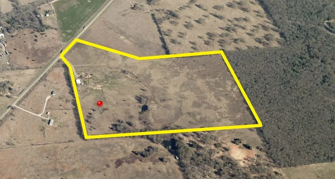 Single Family Residence For Sale in Kaufman County , 12053 S HWY 34, Scurry, Texas 75158, 3 Bedroom, 2 Bathroom, 2 Garage spaces, 1,646 Sqft, built in 1994, Preowned, mls#20298010, Real Estate Agent in Scurry, Homes For Sale in Kaufman county, Homes For Sale in Scurry, Realtor in Scurry Texas, Real Estate Brokerage Independent Realty Texas, Luminita Cordes Realtor