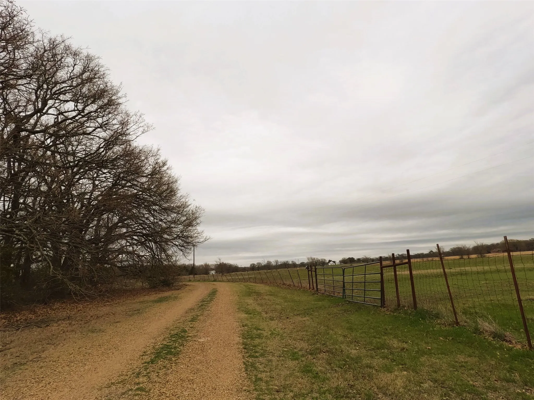 Single Family Residence For Sale in Kaufman County , 12053 S HWY 34, Scurry, Texas 75158, 3 Bedroom, 2 Bathroom, 2 Garage spaces, 1,646 Sqft, built in 1994, Preowned, mls#20298010, Real Estate Agent in Scurry, Homes For Sale in Kaufman county, Homes For Sale in Scurry, Realtor in Scurry Texas, Real Estate Brokerage Independent Realty Texas, Luminita Cordes Realtor