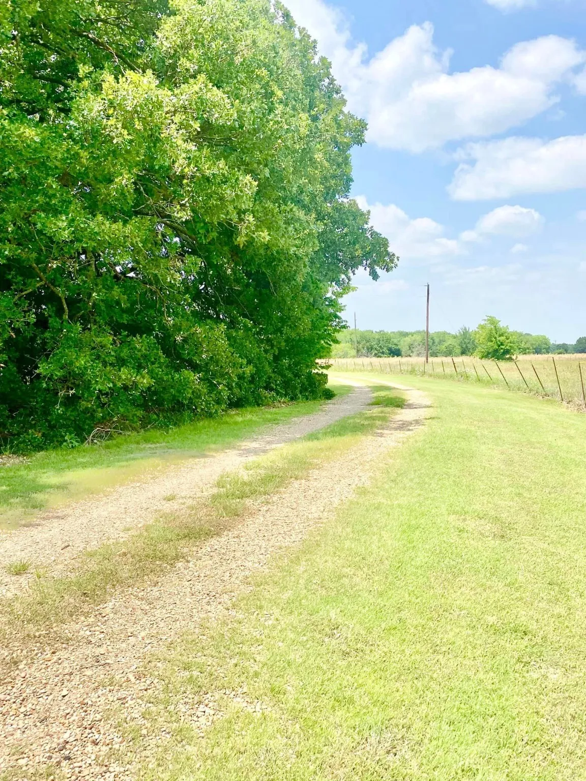 Single Family Residence For Sale in Kaufman County , 12053 S HWY 34, Scurry, Texas 75158, 3 Bedroom, 2 Bathroom, 2 Garage spaces, 1,646 Sqft, built in 1994, Preowned, mls#20298010, Real Estate Agent in Scurry, Homes For Sale in Kaufman county, Homes For Sale in Scurry, Realtor in Scurry Texas, Real Estate Brokerage Independent Realty Texas, Luminita Cordes Realtor