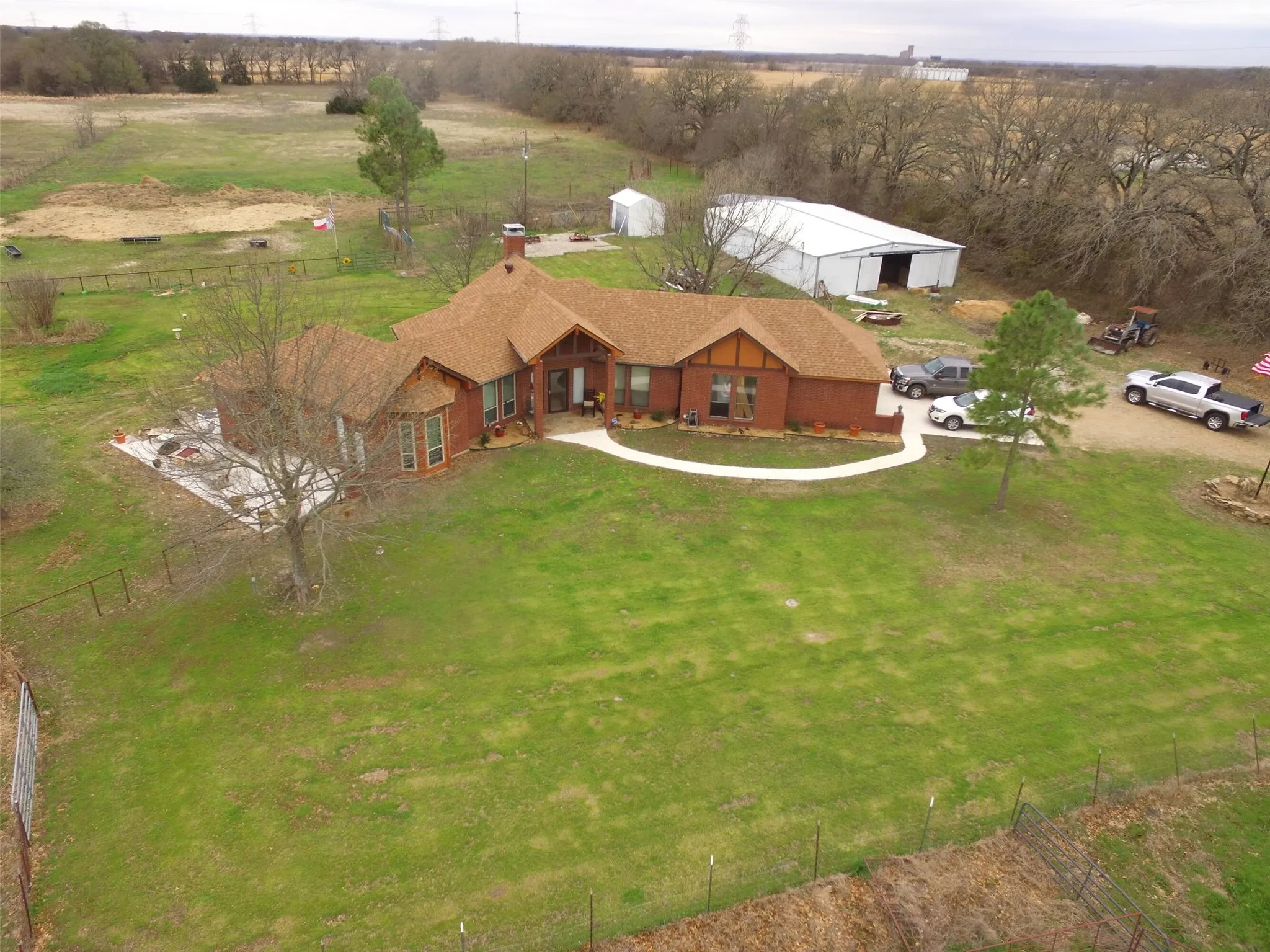 Single Family Residence For Sale in Kaufman County , 12053 S HWY 34, Scurry, Texas 75158, 3 Bedroom, 2 Bathroom, 2 Garage spaces, 1,646 Sqft, built in 1994, Preowned, mls#20298010, Real Estate Agent in Scurry, Homes For Sale in Kaufman county, Homes For Sale in Scurry, Realtor in Scurry Texas, Real Estate Brokerage Independent Realty Texas, Luminita Cordes Realtor