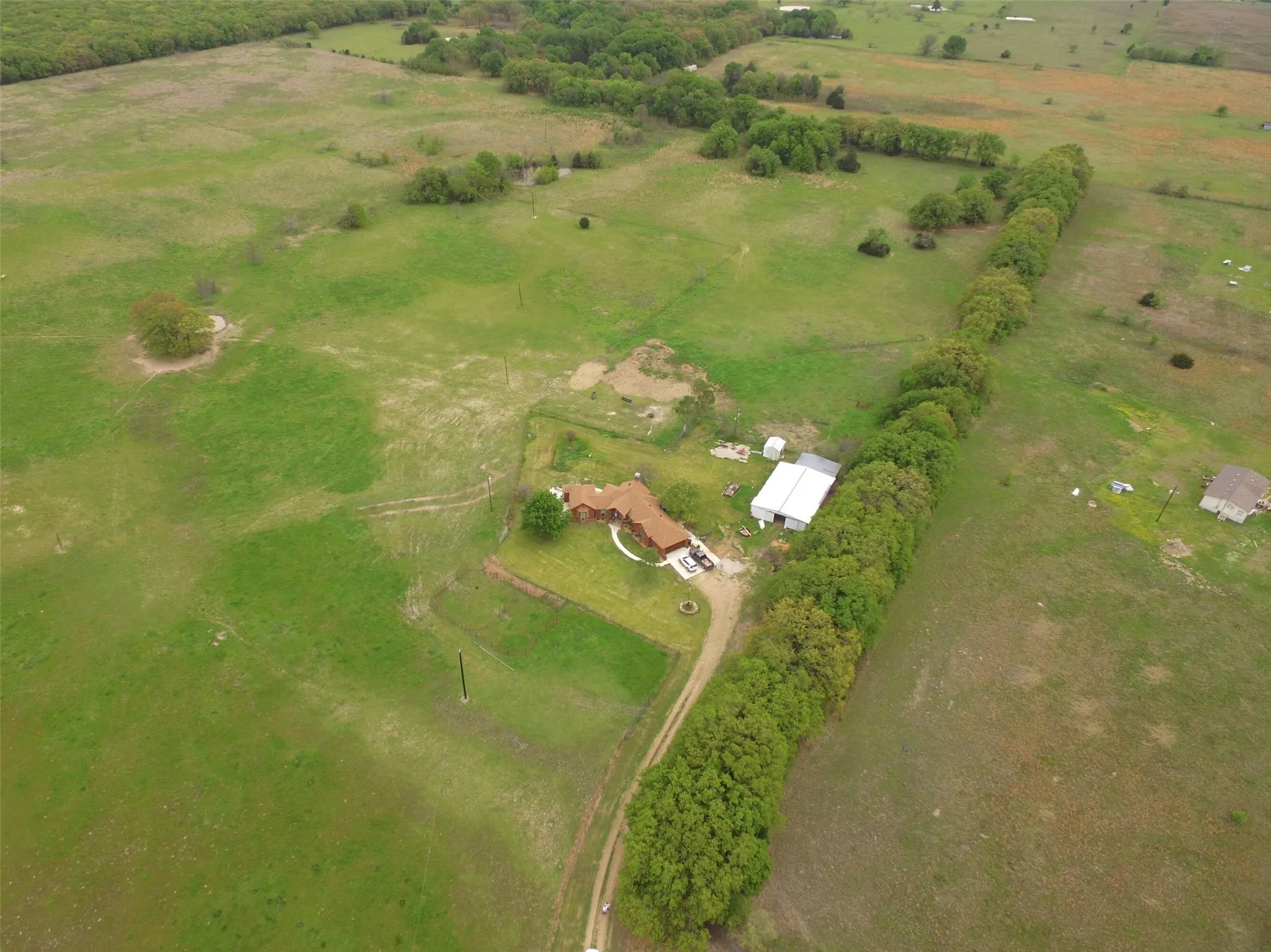 Single Family Residence For Sale in Kaufman County , 12053 S HWY 34, Scurry, Texas 75158, 3 Bedroom, 2 Bathroom, 2 Garage spaces, 1,646 Sqft, built in 1994, Preowned, mls#20298010, Real Estate Agent in Scurry, Homes For Sale in Kaufman county, Homes For Sale in Scurry, Realtor in Scurry Texas, Real Estate Brokerage Independent Realty Texas, Luminita Cordes Realtor