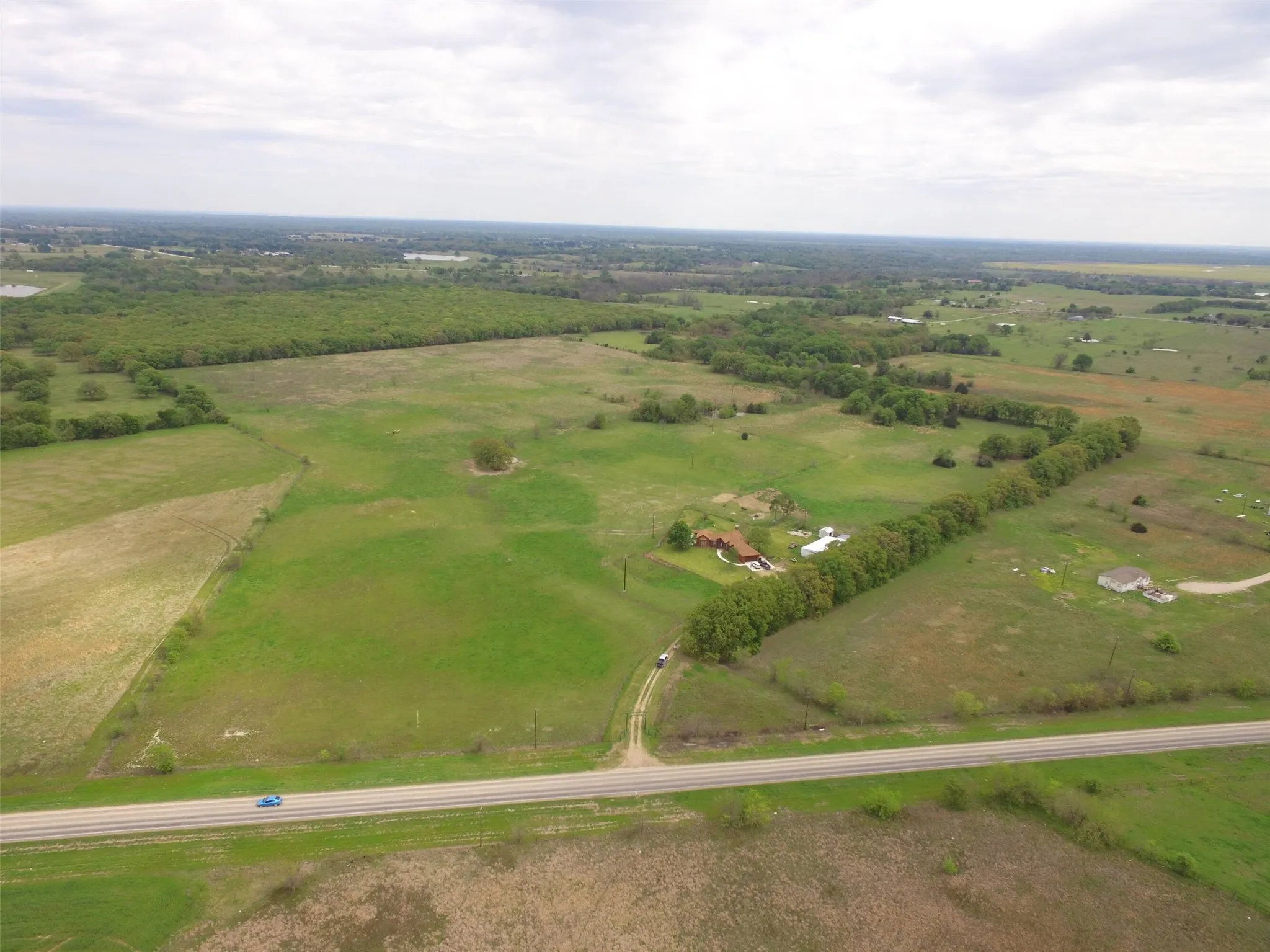 Single Family Residence For Sale in Kaufman County , 12053 S HWY 34, Scurry, Texas 75158, 3 Bedroom, 2 Bathroom, 2 Garage spaces, 1,646 Sqft, built in 1994, Preowned, mls#20298010, Real Estate Agent in Scurry, Homes For Sale in Kaufman county, Homes For Sale in Scurry, Realtor in Scurry Texas, Real Estate Brokerage Independent Realty Texas, Luminita Cordes Realtor