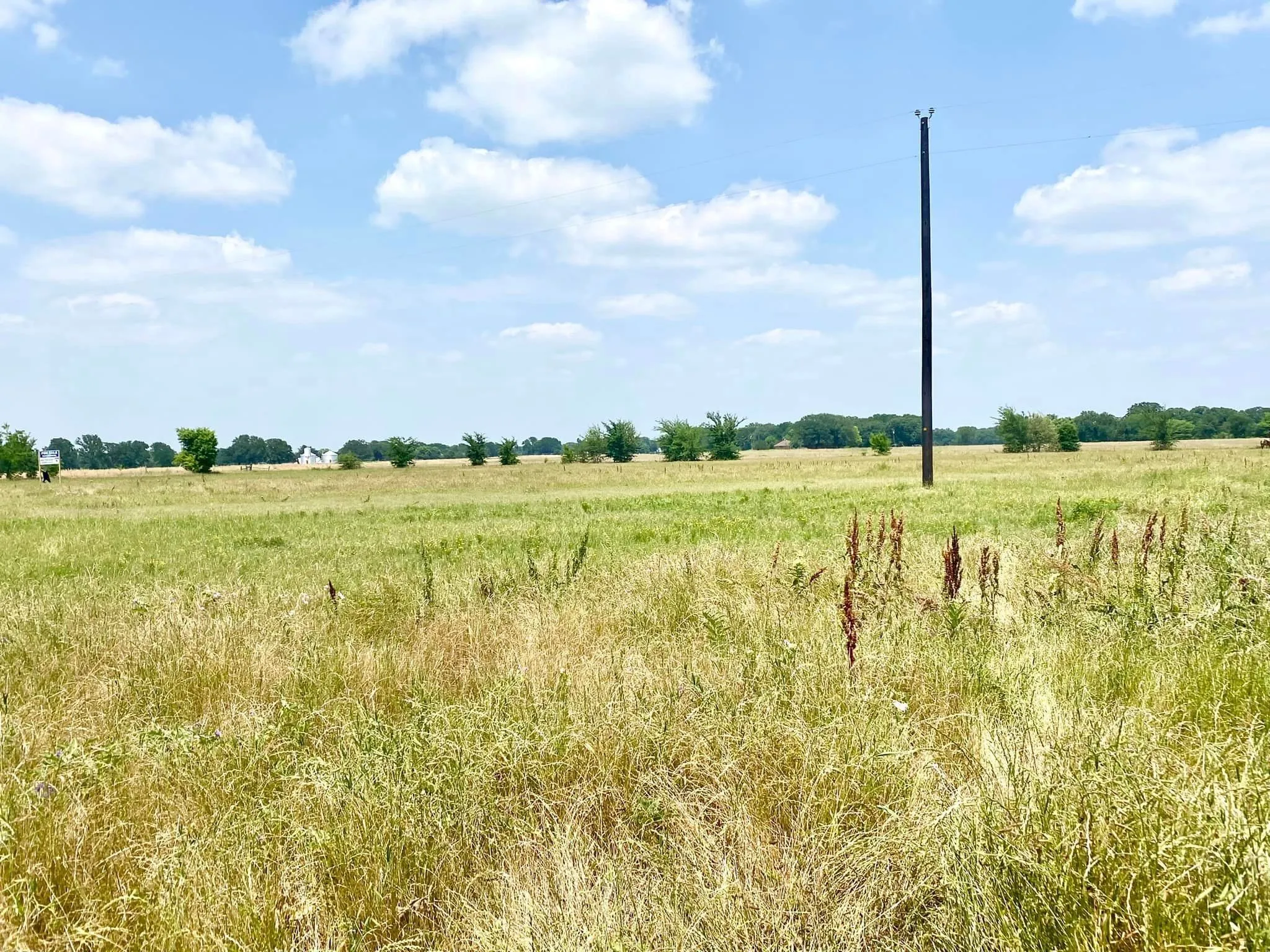 Single Family Residence For Sale in Kaufman County , 12053 S HWY 34, Scurry, Texas 75158, 3 Bedroom, 2 Bathroom, 2 Garage spaces, 1,646 Sqft, built in 1994, Preowned, mls#20298010, Real Estate Agent in Scurry, Homes For Sale in Kaufman county, Homes For Sale in Scurry, Realtor in Scurry Texas, Real Estate Brokerage Independent Realty Texas, Luminita Cordes Realtor