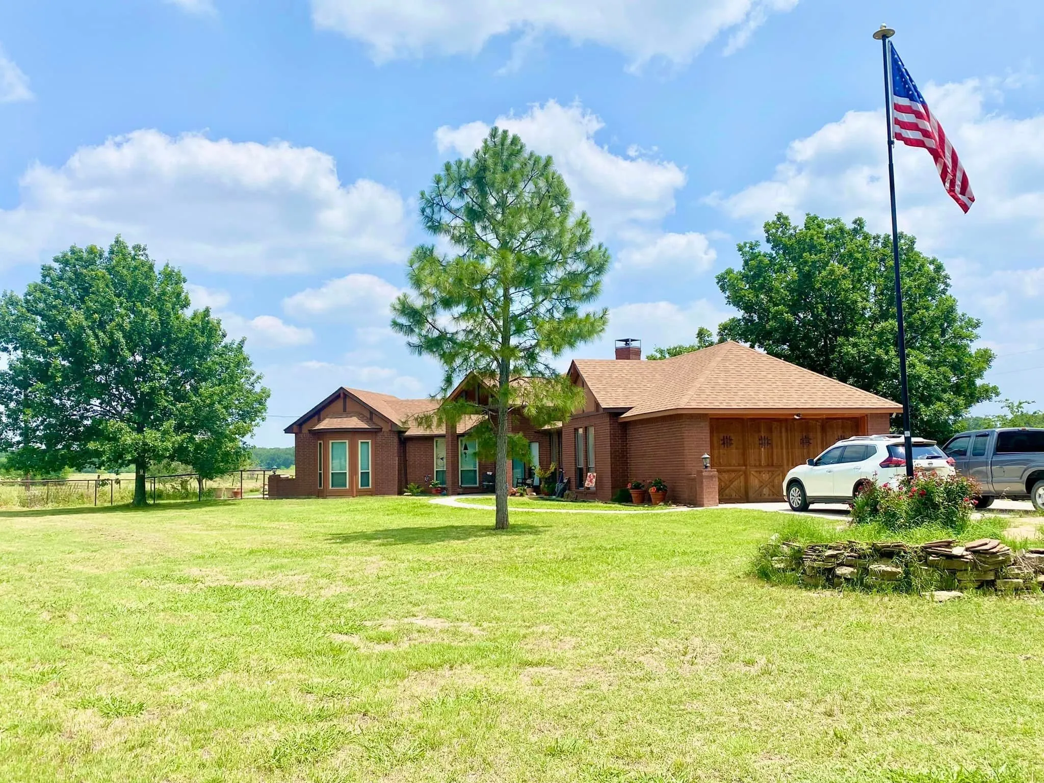 Single Family Residence For Sale in Kaufman County , 12053 S HWY 34, Scurry, Texas 75158, 3 Bedroom, 2 Bathroom, 2 Garage spaces, 1,646 Sqft, built in 1994, Preowned, mls#20298010, Real Estate Agent in Scurry, Homes For Sale in Kaufman county, Homes For Sale in Scurry, Realtor in Scurry Texas, Real Estate Brokerage Independent Realty Texas, Luminita Cordes Realtor