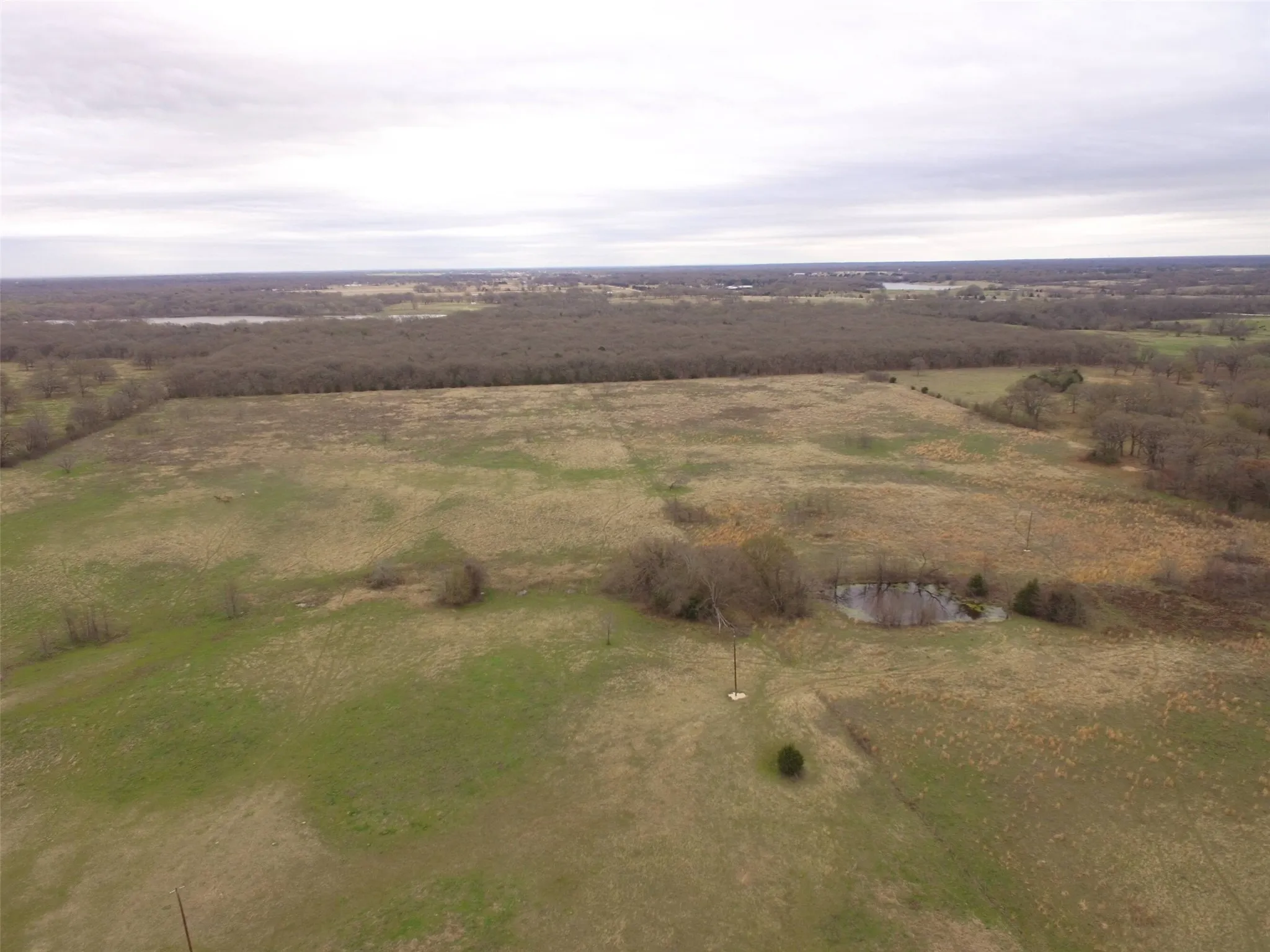 Single Family Residence For Sale in Kaufman County , 12053 S HWY 34, Scurry, Texas 75158, 3 Bedroom, 2 Bathroom, 2 Garage spaces, 1,646 Sqft, built in 1994, Preowned, mls#20298010, Real Estate Agent in Scurry, Homes For Sale in Kaufman county, Homes For Sale in Scurry, Realtor in Scurry Texas, Real Estate Brokerage Independent Realty Texas, Luminita Cordes Realtor