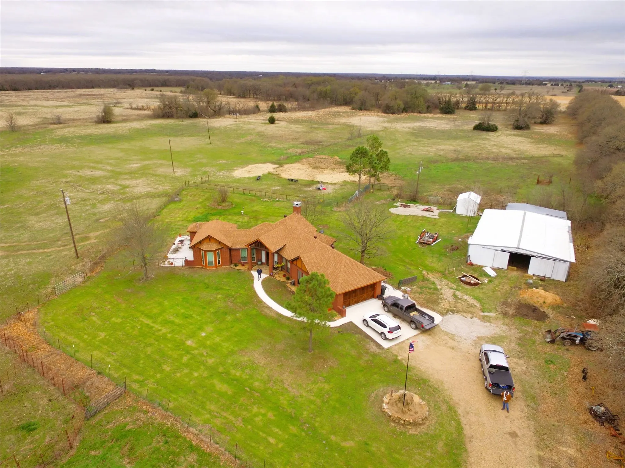 Single Family Residence For Sale in Kaufman County , 12053 S HWY 34, Scurry, Texas 75158, 3 Bedroom, 2 Bathroom, 2 Garage spaces, 1,646 Sqft, built in 1994, Preowned, mls#20298010, Real Estate Agent in Scurry, Homes For Sale in Kaufman county, Homes For Sale in Scurry, Realtor in Scurry Texas, Real Estate Brokerage Independent Realty Texas, Luminita Cordes Realtor