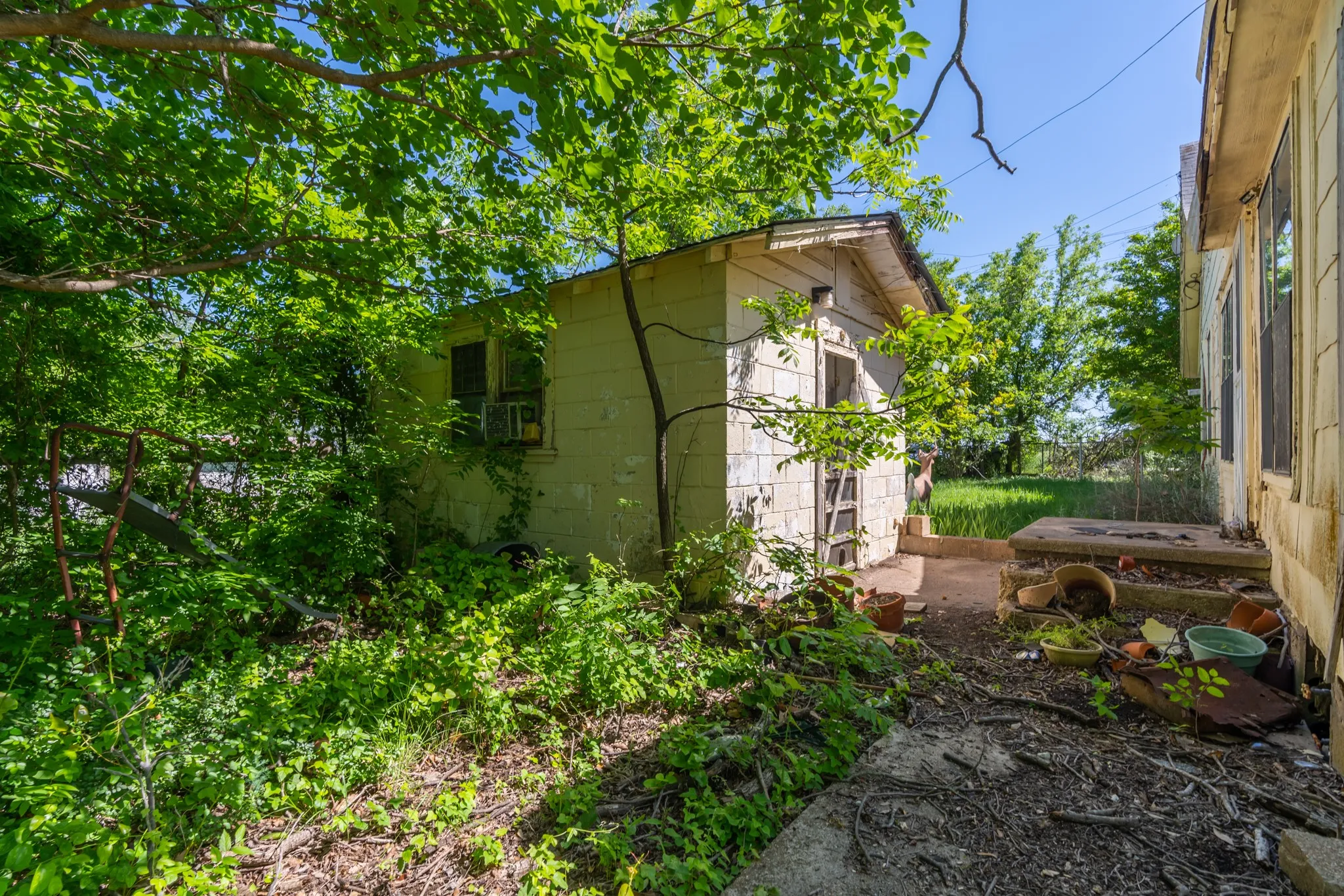 Single Family Residence For Sale in Coryell County , 6630 Fm 183, Evant, Texas 76525, 3 Bedroom, 2 Bathroom, Garage spaces, 1,134 Sqft, built in 1955, Preowned, mls#20316004, Real Estate Agent in Evant, Homes For Sale in Coryell county, Homes For Sale in Evant, Realtor in Evant Texas, Real Estate Brokerage Independent Realty Texas, Luminita Cordes Realtor