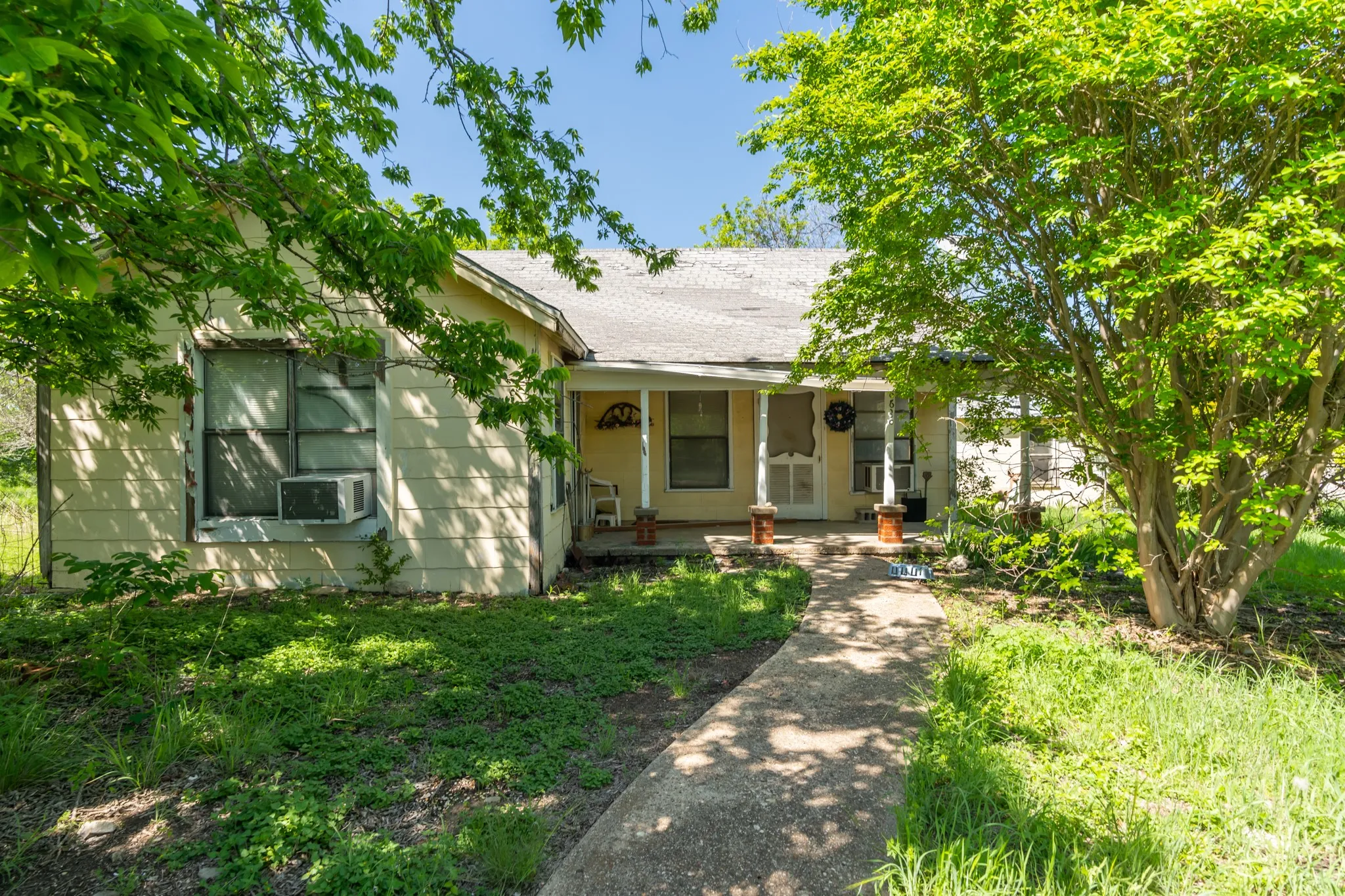 Single Family Residence For Sale in Coryell County , 6630 Fm 183, Evant, Texas 76525, 3 Bedroom, 2 Bathroom, Garage spaces, 1,134 Sqft, built in 1955, Preowned, mls#20316004, Real Estate Agent in Evant, Homes For Sale in Coryell county, Homes For Sale in Evant, Realtor in Evant Texas, Real Estate Brokerage Independent Realty Texas, Luminita Cordes Realtor