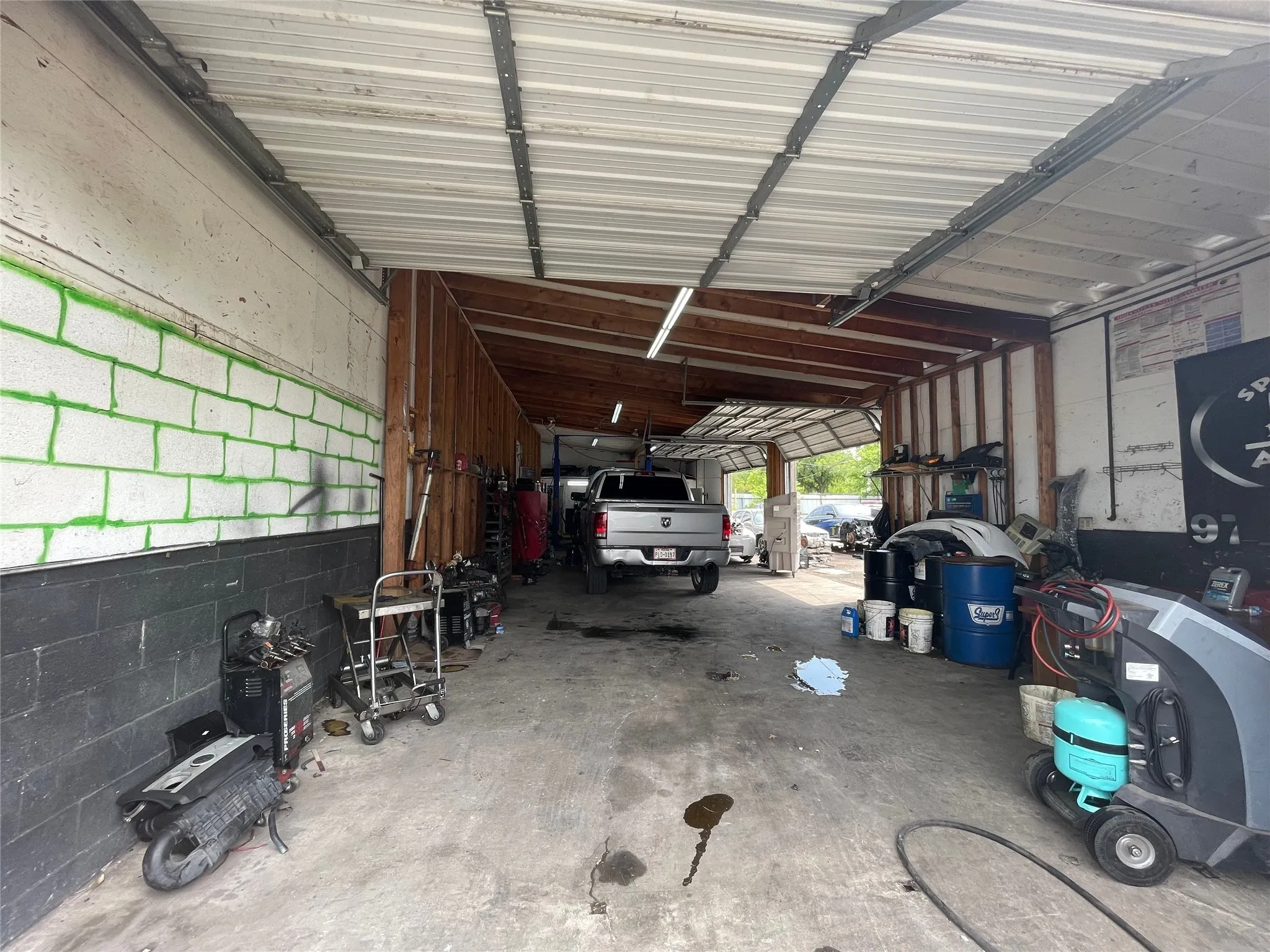 Industrial For Sale in Dallas County , 1006 W 6th Street, Irving, Texas 75060, 0, 0, Garage spaces, 0 Sqft, built in 1960, Preowned, Price $1,350,000, mls#20317373, Real Estate Agent in Irving, Homes For Sale in Dallas county, Homes For Sale in Irving, Realtor in Irving Texas, Real Estate Brokerage Independent Realty Texas, Luminita Cordes Realtor