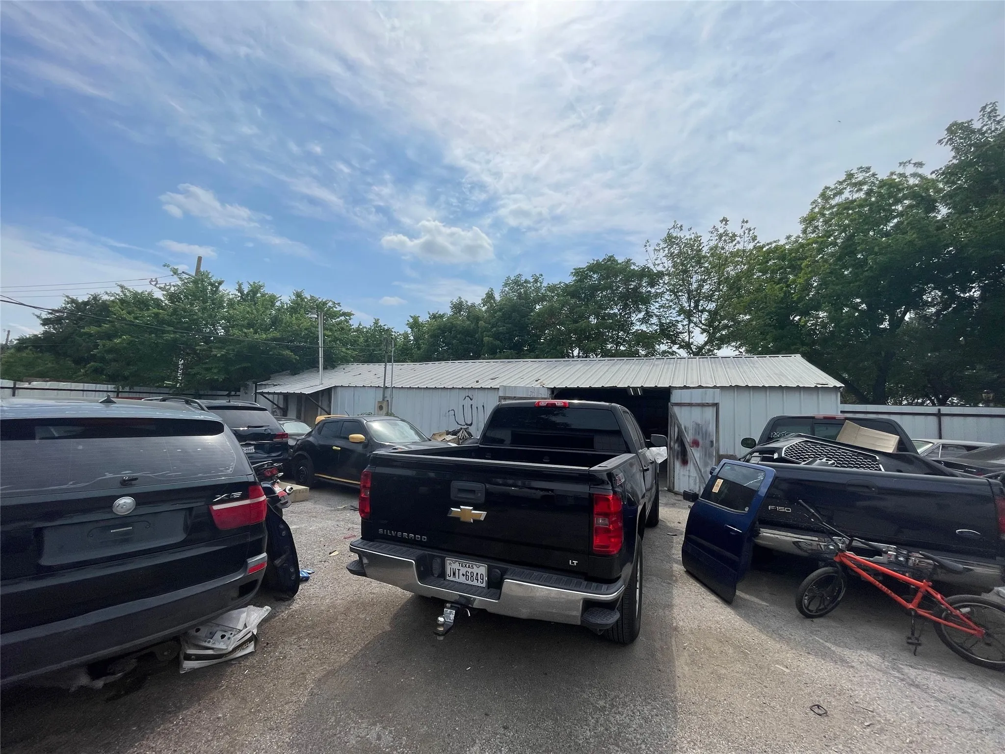Industrial For Sale in Dallas County , 1006 W 6th Street, Irving, Texas 75060, 0, 0, Garage spaces, 0 Sqft, built in 1960, Preowned, Price $1,350,000, mls#20317373, Real Estate Agent in Irving, Homes For Sale in Dallas county, Homes For Sale in Irving, Realtor in Irving Texas, Real Estate Brokerage Independent Realty Texas, Luminita Cordes Realtor