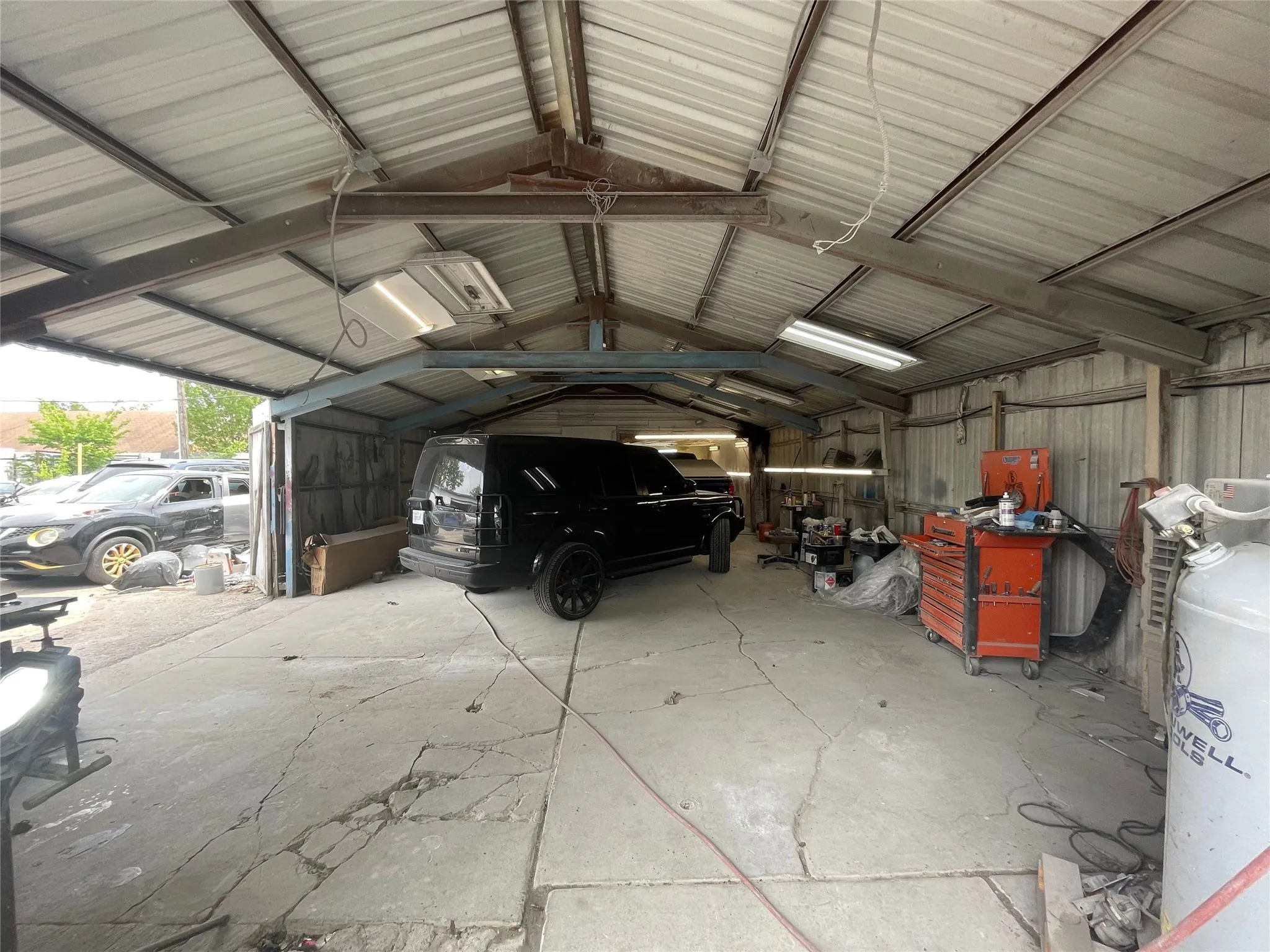 Industrial For Sale in Dallas County , 1006 W 6th Street, Irving, Texas 75060, 0, 0, Garage spaces, 0 Sqft, built in 1960, Preowned, Price $1,350,000, mls#20317373, Real Estate Agent in Irving, Homes For Sale in Dallas county, Homes For Sale in Irving, Realtor in Irving Texas, Real Estate Brokerage Independent Realty Texas, Luminita Cordes Realtor