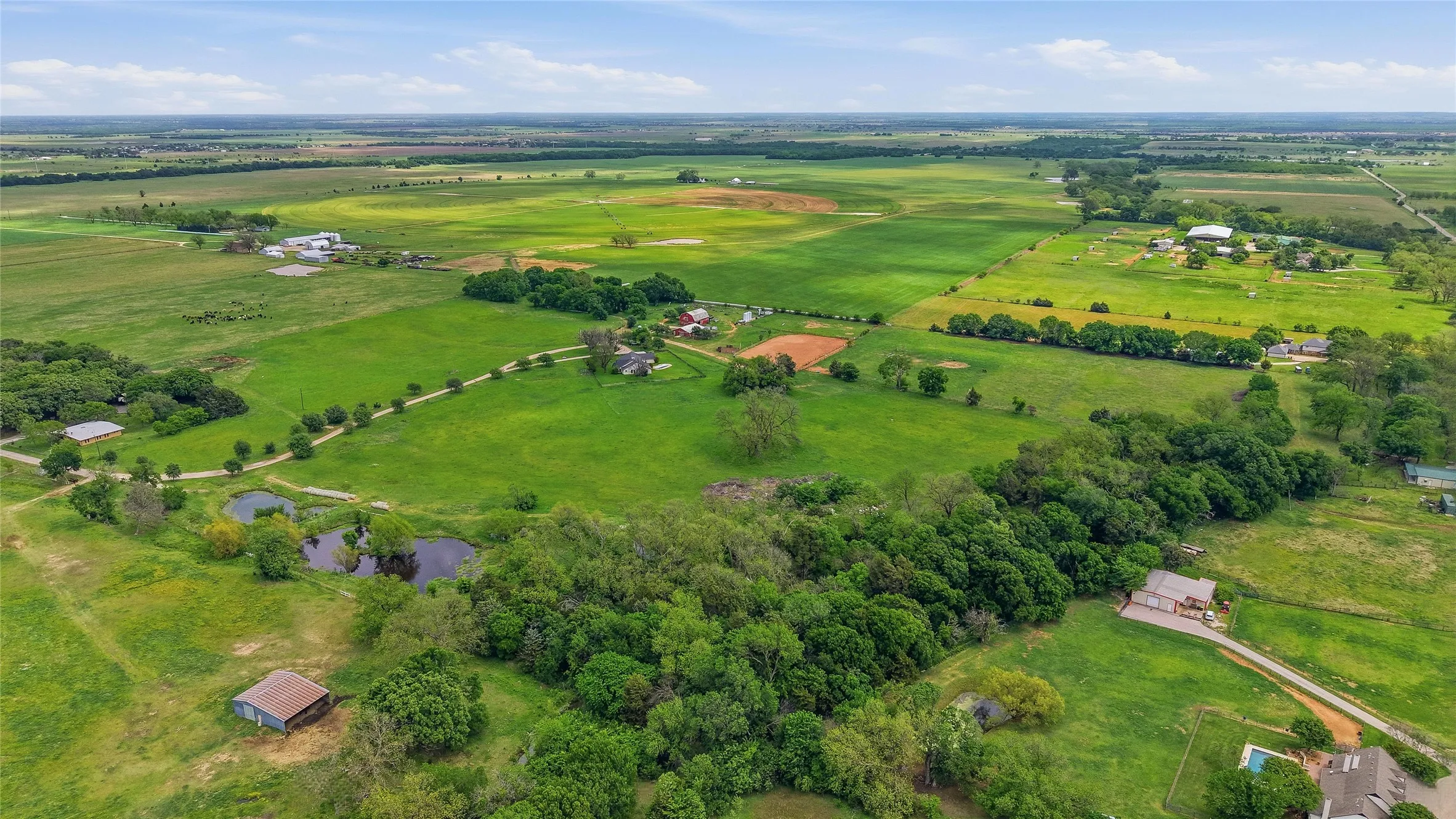 Warehouse For Sale in Denton County , 836 S Debbie Lane, Pilot Point, Texas 76258, 3 Bedroom, 2 Bathroom, Garage spaces, 2,698 Sqft, built in 1975, Preowned, mls#20332552, Real Estate Agent in Pilot Point, Homes For Sale in Denton county, Homes For Sale in Pilot Point, Realtor in Pilot Point Texas, Real Estate Brokerage Independent Realty Texas, Luminita Cordes Realtor