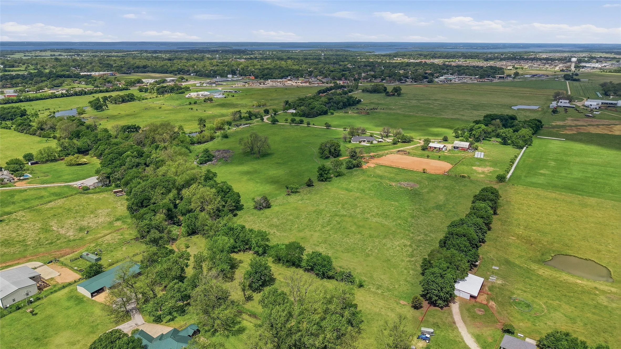 Warehouse For Sale in Denton County , 836 S Debbie Lane, Pilot Point, Texas 76258, 3 Bedroom, 2 Bathroom, Garage spaces, 2,698 Sqft, built in 1975, Preowned, mls#20332552, Real Estate Agent in Pilot Point, Homes For Sale in Denton county, Homes For Sale in Pilot Point, Realtor in Pilot Point Texas, Real Estate Brokerage Independent Realty Texas, Luminita Cordes Realtor