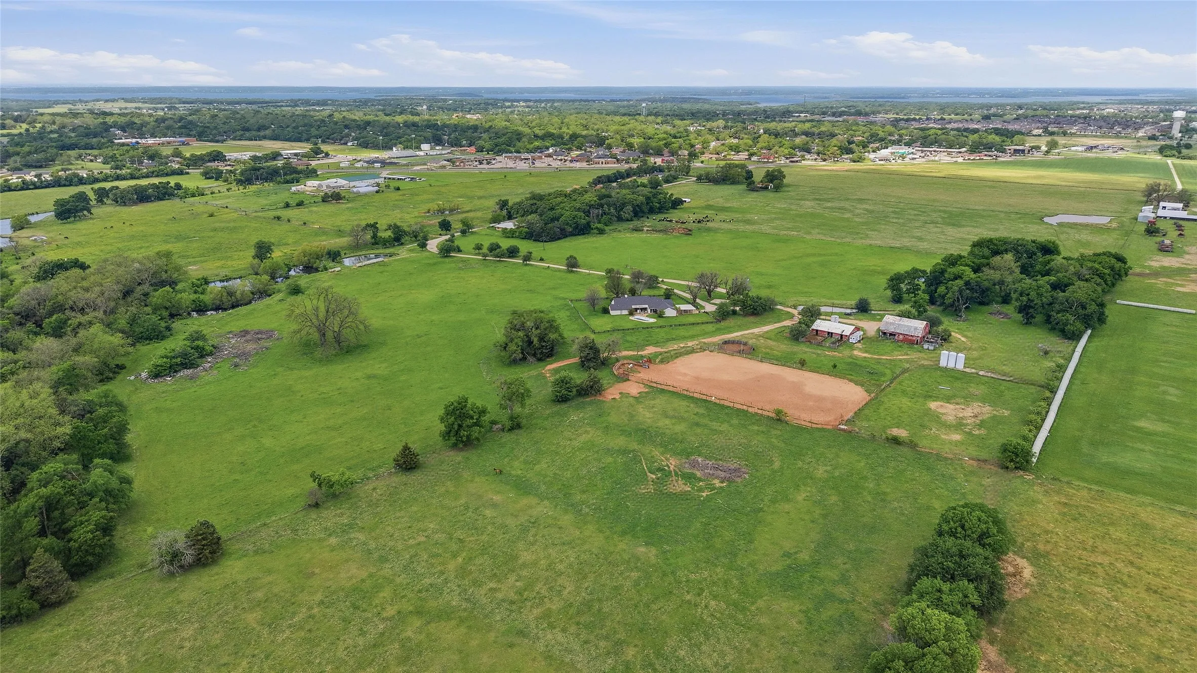 Warehouse For Sale in Denton County , 836 S Debbie Lane, Pilot Point, Texas 76258, 3 Bedroom, 2 Bathroom, Garage spaces, 2,698 Sqft, built in 1975, Preowned, mls#20332552, Real Estate Agent in Pilot Point, Homes For Sale in Denton county, Homes For Sale in Pilot Point, Realtor in Pilot Point Texas, Real Estate Brokerage Independent Realty Texas, Luminita Cordes Realtor