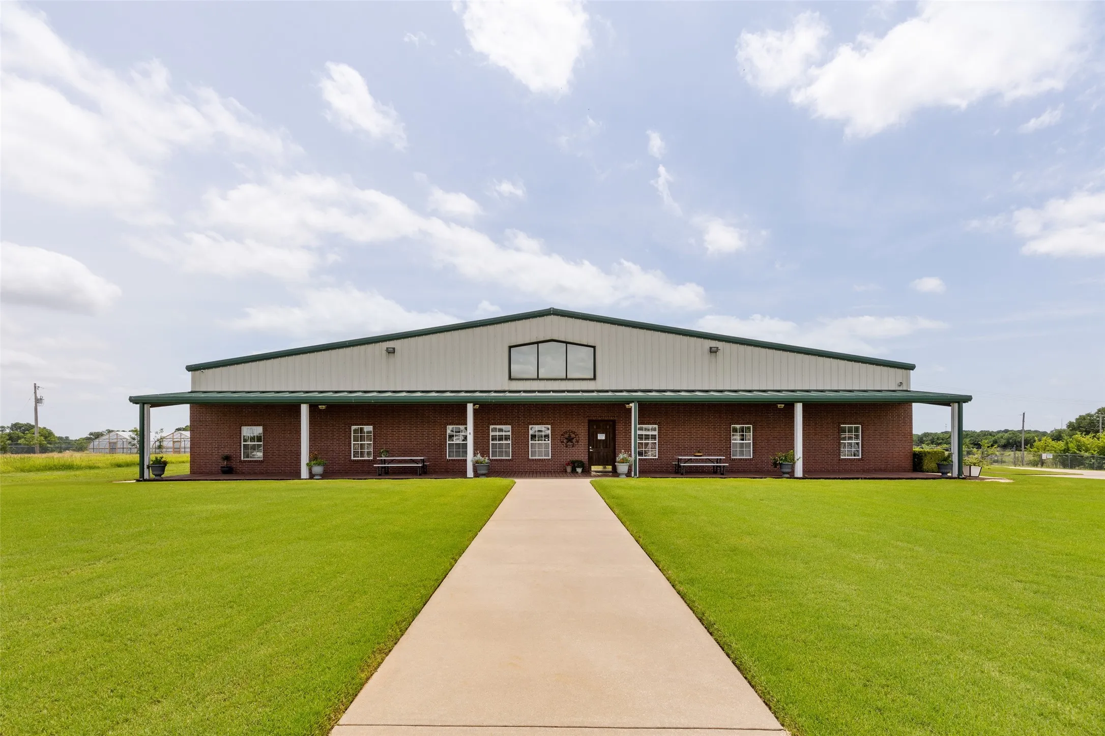 Warehouse For Sale in Denton County , 836 S Debbie Lane, Pilot Point, Texas 76258, 3 Bedroom, 2 Bathroom, Garage spaces, 2,698 Sqft, built in 1975, Preowned, mls#20332552, Real Estate Agent in Pilot Point, Homes For Sale in Denton county, Homes For Sale in Pilot Point, Realtor in Pilot Point Texas, Real Estate Brokerage Independent Realty Texas, Luminita Cordes Realtor