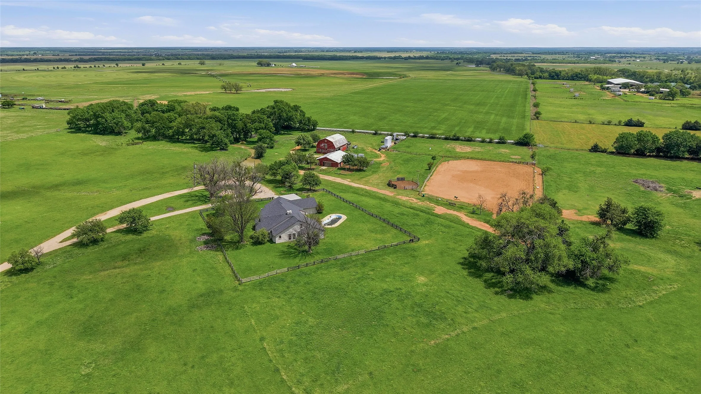 Warehouse For Sale in Denton County , 836 S Debbie Lane, Pilot Point, Texas 76258, 3 Bedroom, 2 Bathroom, Garage spaces, 2,698 Sqft, built in 1975, Preowned, mls#20332552, Real Estate Agent in Pilot Point, Homes For Sale in Denton county, Homes For Sale in Pilot Point, Realtor in Pilot Point Texas, Real Estate Brokerage Independent Realty Texas, Luminita Cordes Realtor