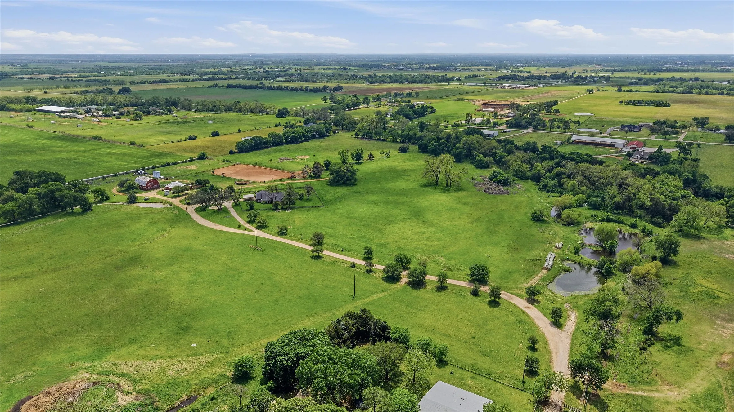 Warehouse For Sale in Denton County , 836 S Debbie Lane, Pilot Point, Texas 76258, 3 Bedroom, 2 Bathroom, Garage spaces, 2,698 Sqft, built in 1975, Preowned, mls#20332552, Real Estate Agent in Pilot Point, Homes For Sale in Denton county, Homes For Sale in Pilot Point, Realtor in Pilot Point Texas, Real Estate Brokerage Independent Realty Texas, Luminita Cordes Realtor