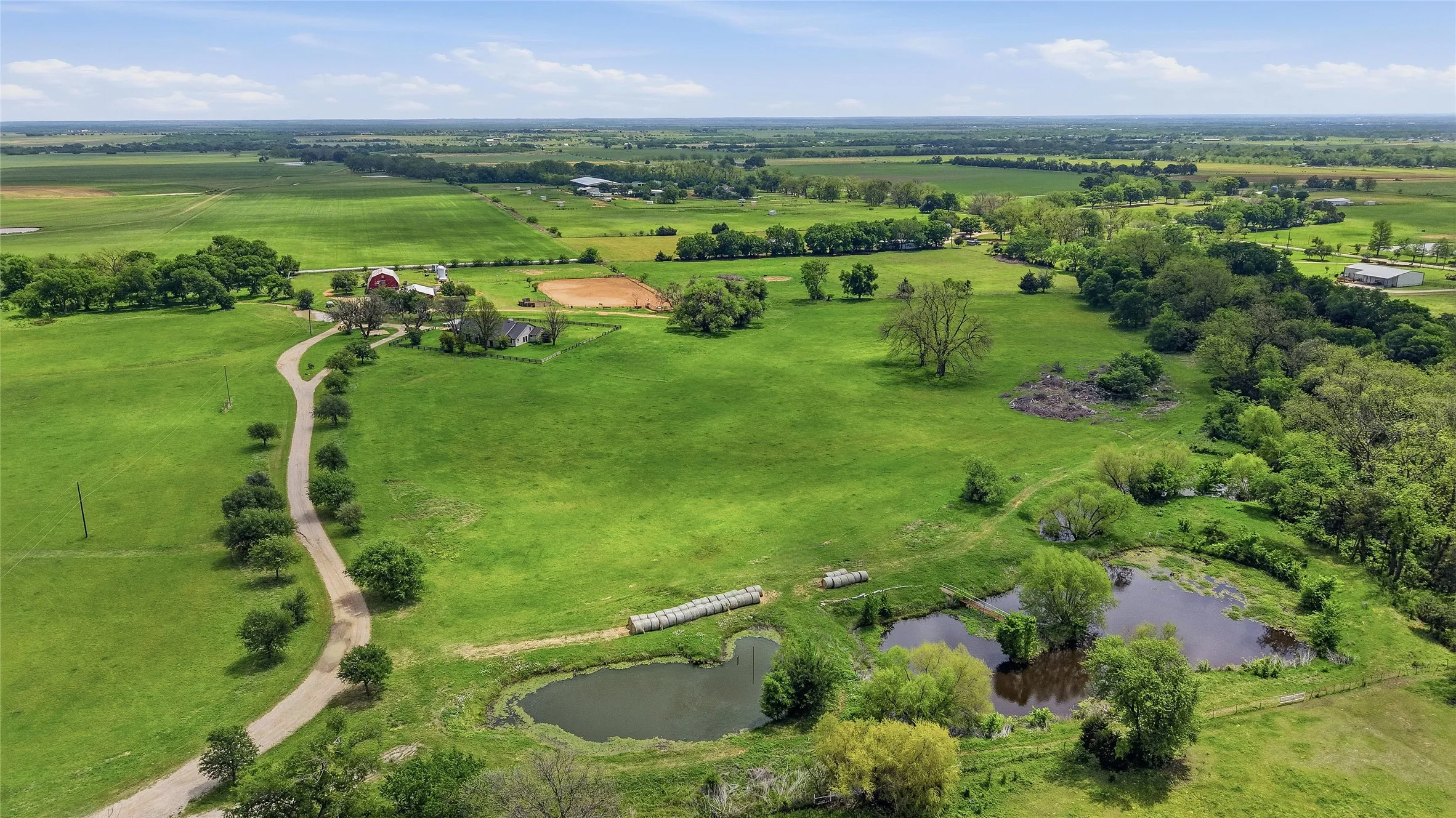 Warehouse For Sale in Denton County , 836 S Debbie Lane, Pilot Point, Texas 76258, 3 Bedroom, 2 Bathroom, Garage spaces, 2,698 Sqft, built in 1975, Preowned, mls#20332552, Real Estate Agent in Pilot Point, Homes For Sale in Denton county, Homes For Sale in Pilot Point, Realtor in Pilot Point Texas, Real Estate Brokerage Independent Realty Texas, Luminita Cordes Realtor