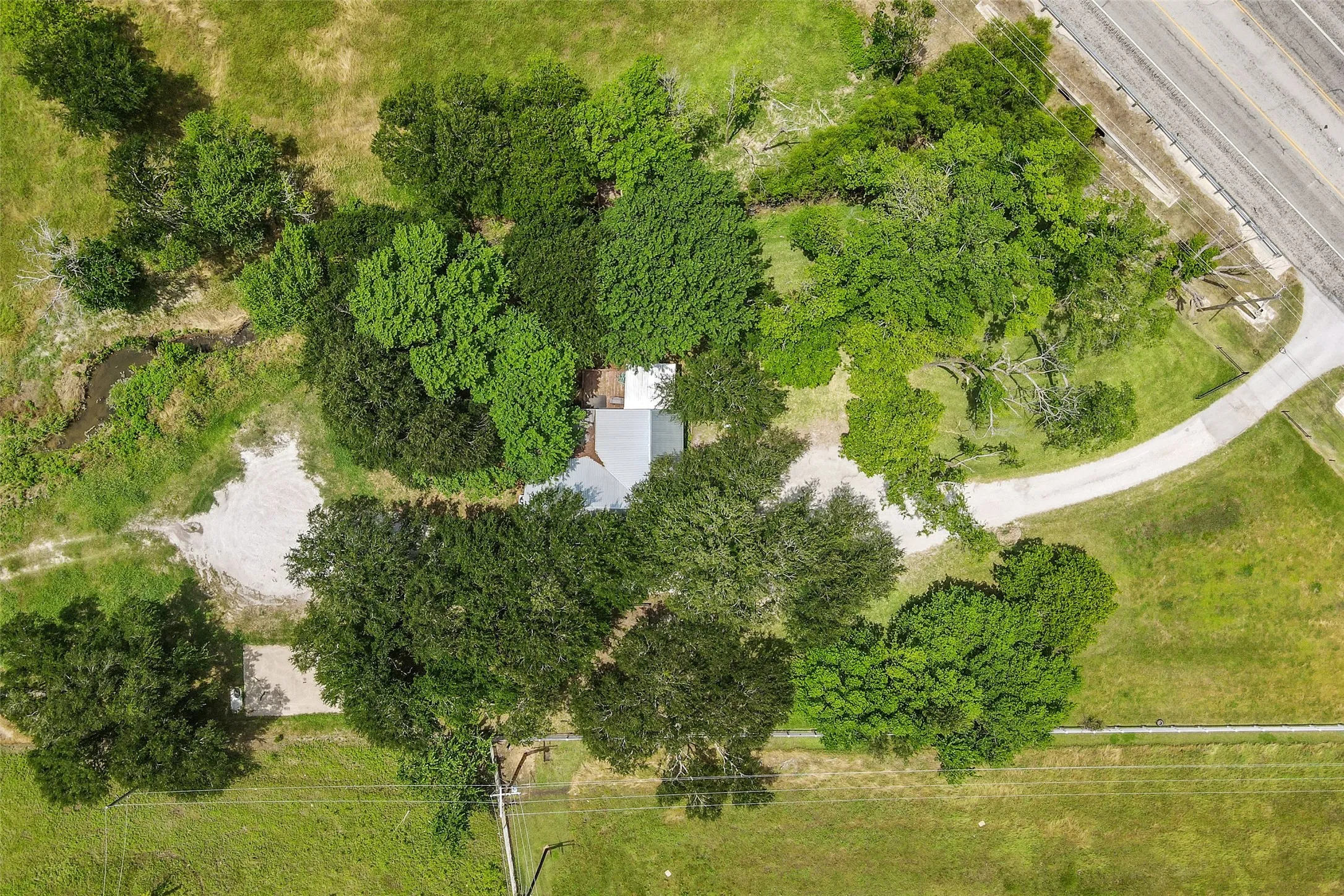Warehouse For Sale in Denton County , 836 S Debbie Lane, Pilot Point, Texas 76258, 3 Bedroom, 2 Bathroom, Garage spaces, 2,698 Sqft, built in 1975, Preowned, mls#20332552, Real Estate Agent in Pilot Point, Homes For Sale in Denton county, Homes For Sale in Pilot Point, Realtor in Pilot Point Texas, Real Estate Brokerage Independent Realty Texas, Luminita Cordes Realtor