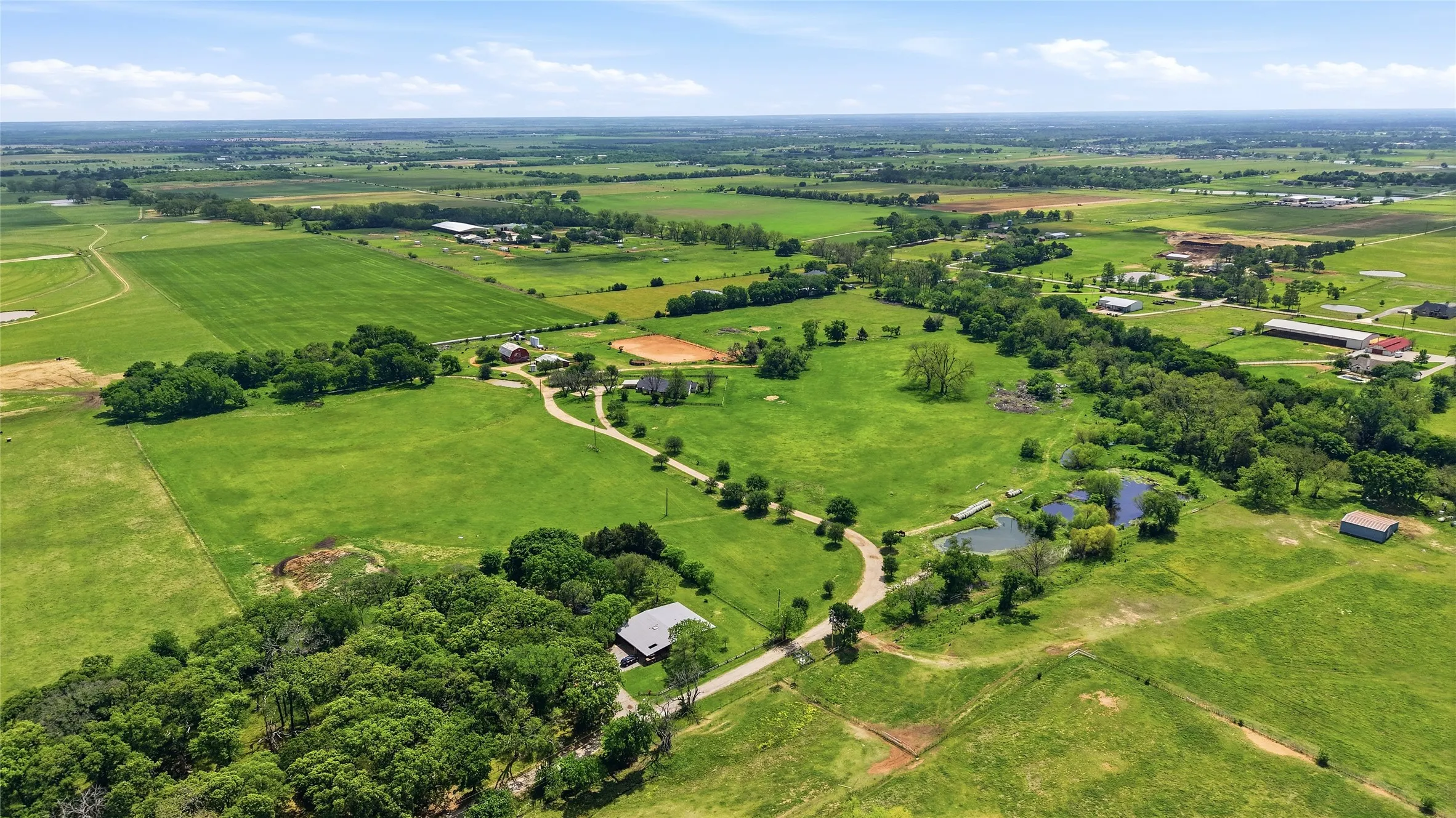 Warehouse For Sale in Denton County , 836 S Debbie Lane, Pilot Point, Texas 76258, 3 Bedroom, 2 Bathroom, Garage spaces, 2,698 Sqft, built in 1975, Preowned, mls#20332552, Real Estate Agent in Pilot Point, Homes For Sale in Denton county, Homes For Sale in Pilot Point, Realtor in Pilot Point Texas, Real Estate Brokerage Independent Realty Texas, Luminita Cordes Realtor