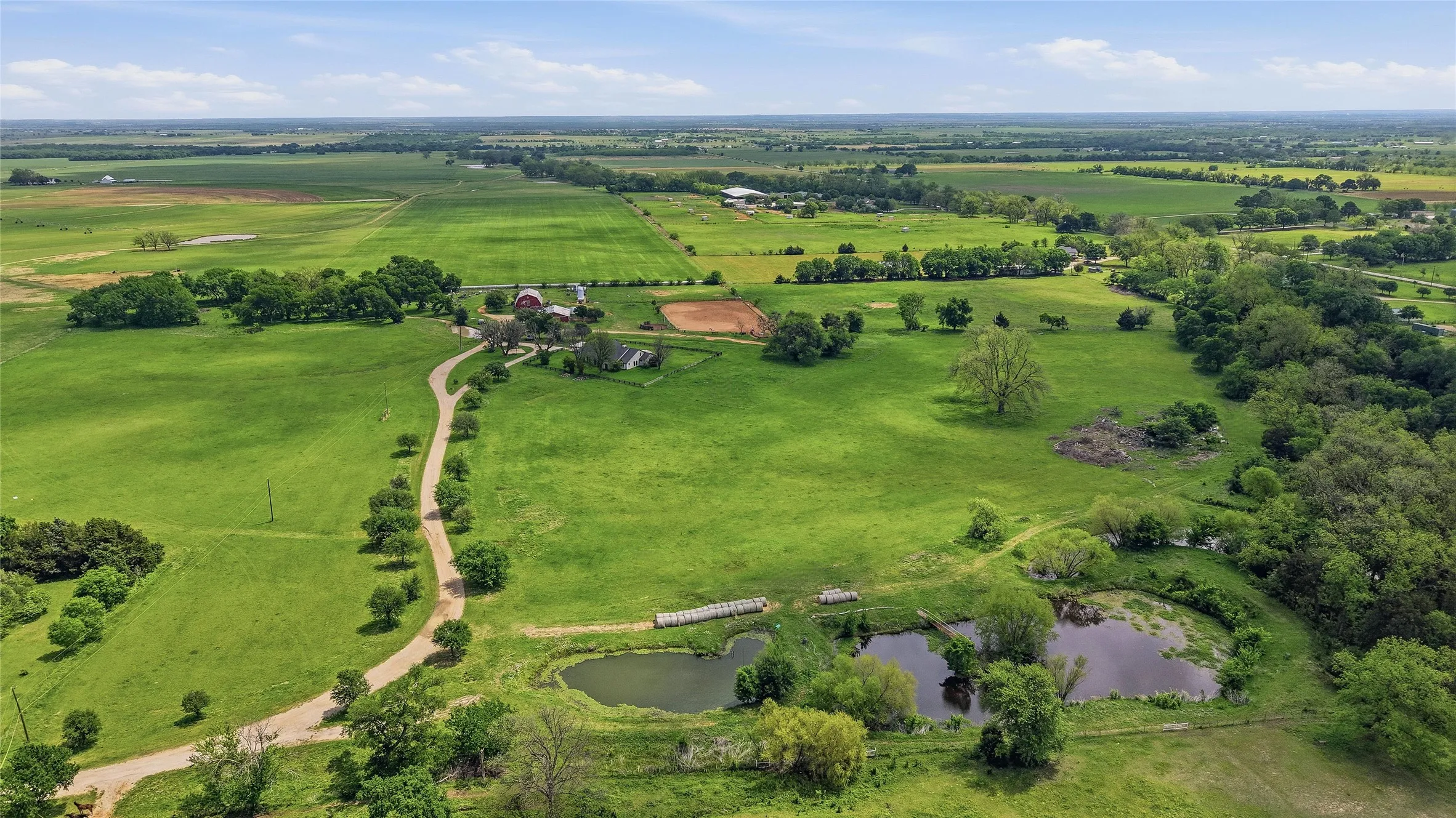 Warehouse For Sale in Denton County , 836 S Debbie Lane, Pilot Point, Texas 76258, 3 Bedroom, 2 Bathroom, Garage spaces, 2,698 Sqft, built in 1975, Preowned, mls#20332552, Real Estate Agent in Pilot Point, Homes For Sale in Denton county, Homes For Sale in Pilot Point, Realtor in Pilot Point Texas, Real Estate Brokerage Independent Realty Texas, Luminita Cordes Realtor