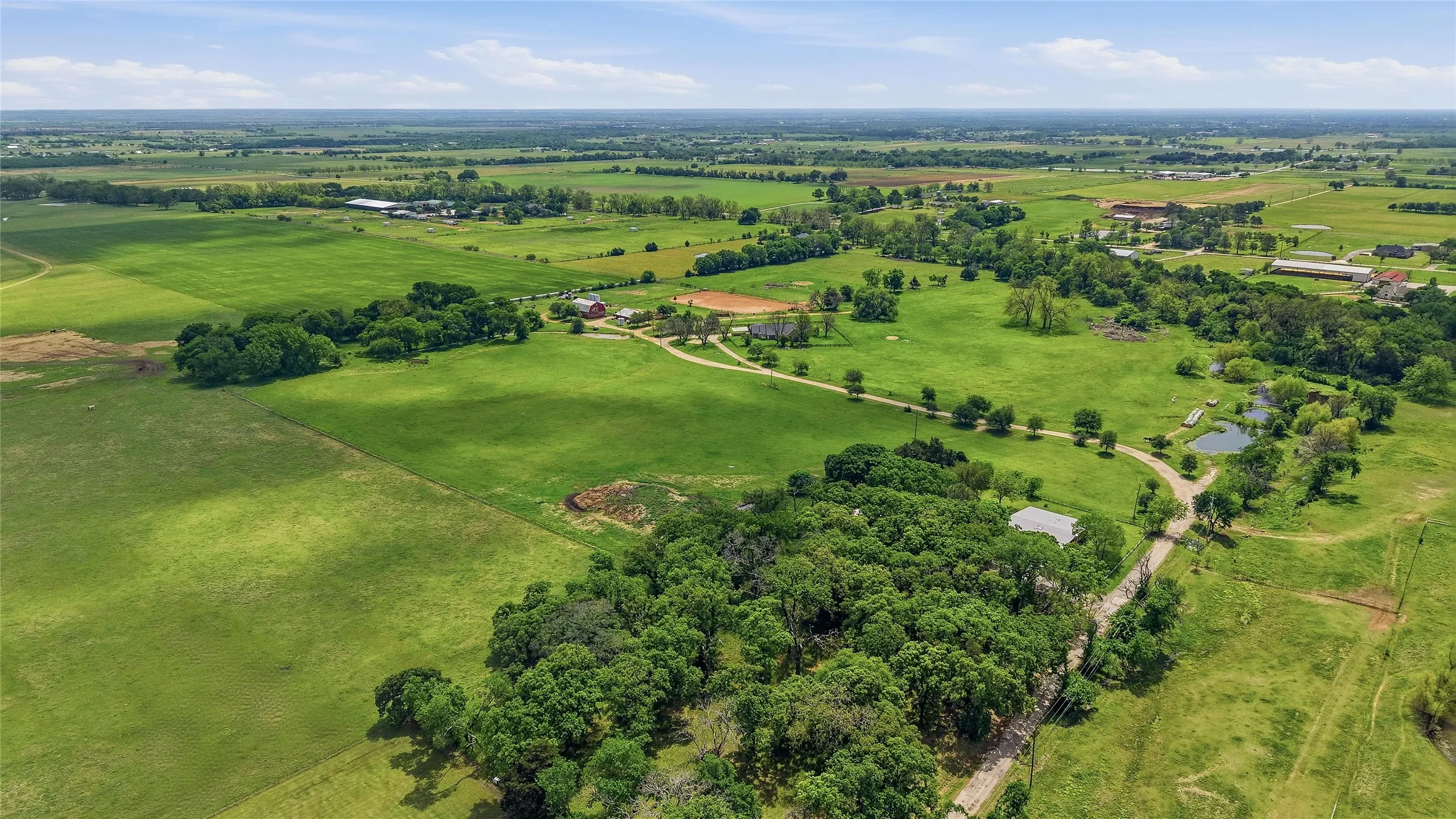 Warehouse For Sale in Denton County , 836 S Debbie Lane, Pilot Point, Texas 76258, 3 Bedroom, 2 Bathroom, Garage spaces, 2,698 Sqft, built in 1975, Preowned, mls#20332552, Real Estate Agent in Pilot Point, Homes For Sale in Denton county, Homes For Sale in Pilot Point, Realtor in Pilot Point Texas, Real Estate Brokerage Independent Realty Texas, Luminita Cordes Realtor