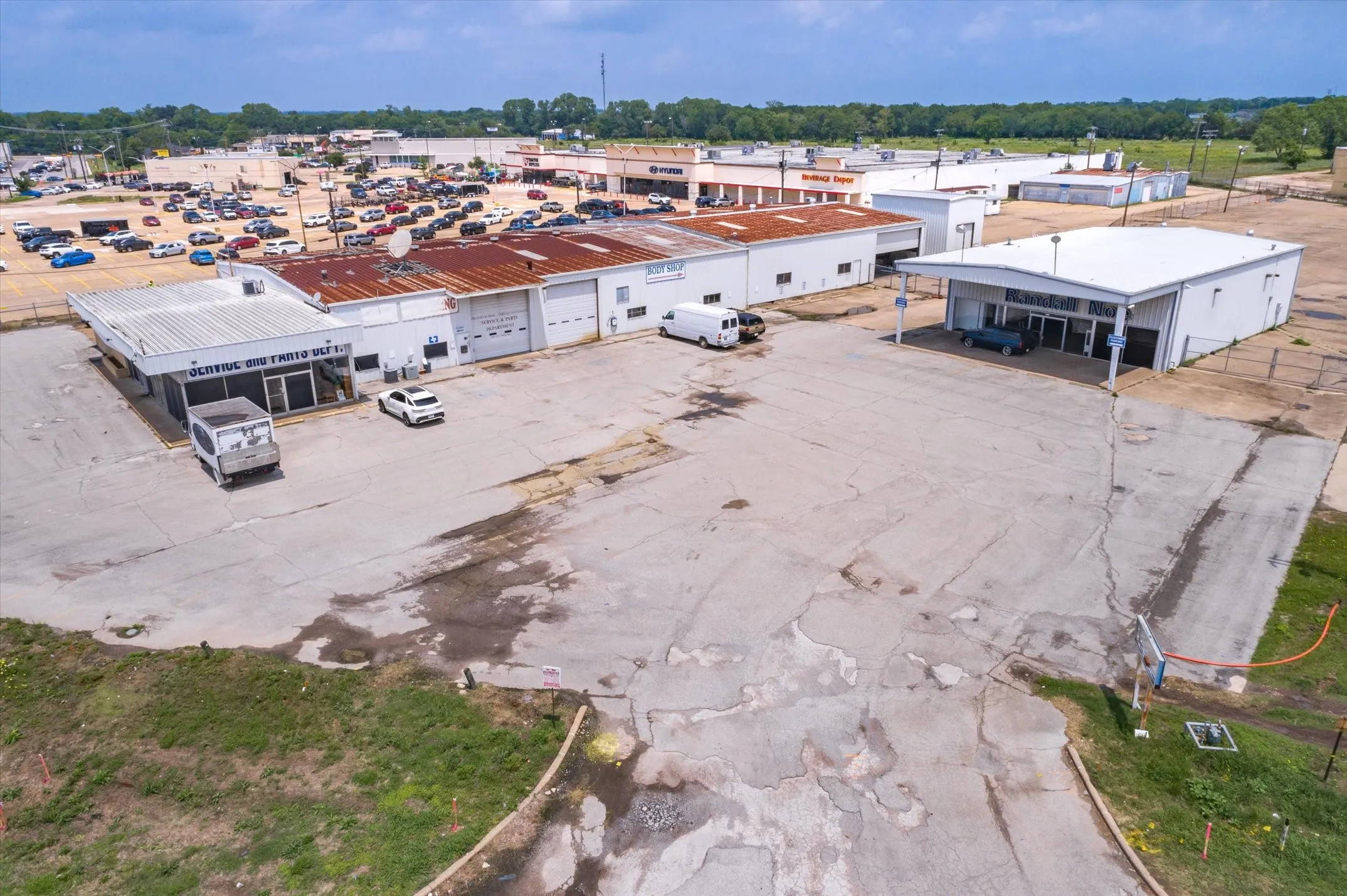Retail For Sale in Kaufman County , 1608 W Moore Avenue, Terrell, Texas 75160, 0, 0, Garage spaces, 0 Sqft, built in 1963, Preowned, Price $3,900,000, mls#20321787, Real Estate Agent in Terrell, Homes For Sale in Kaufman county, Homes For Sale in Terrell, Realtor in Terrell Texas, Real Estate Brokerage Independent Realty Texas, Luminita Cordes Realtor