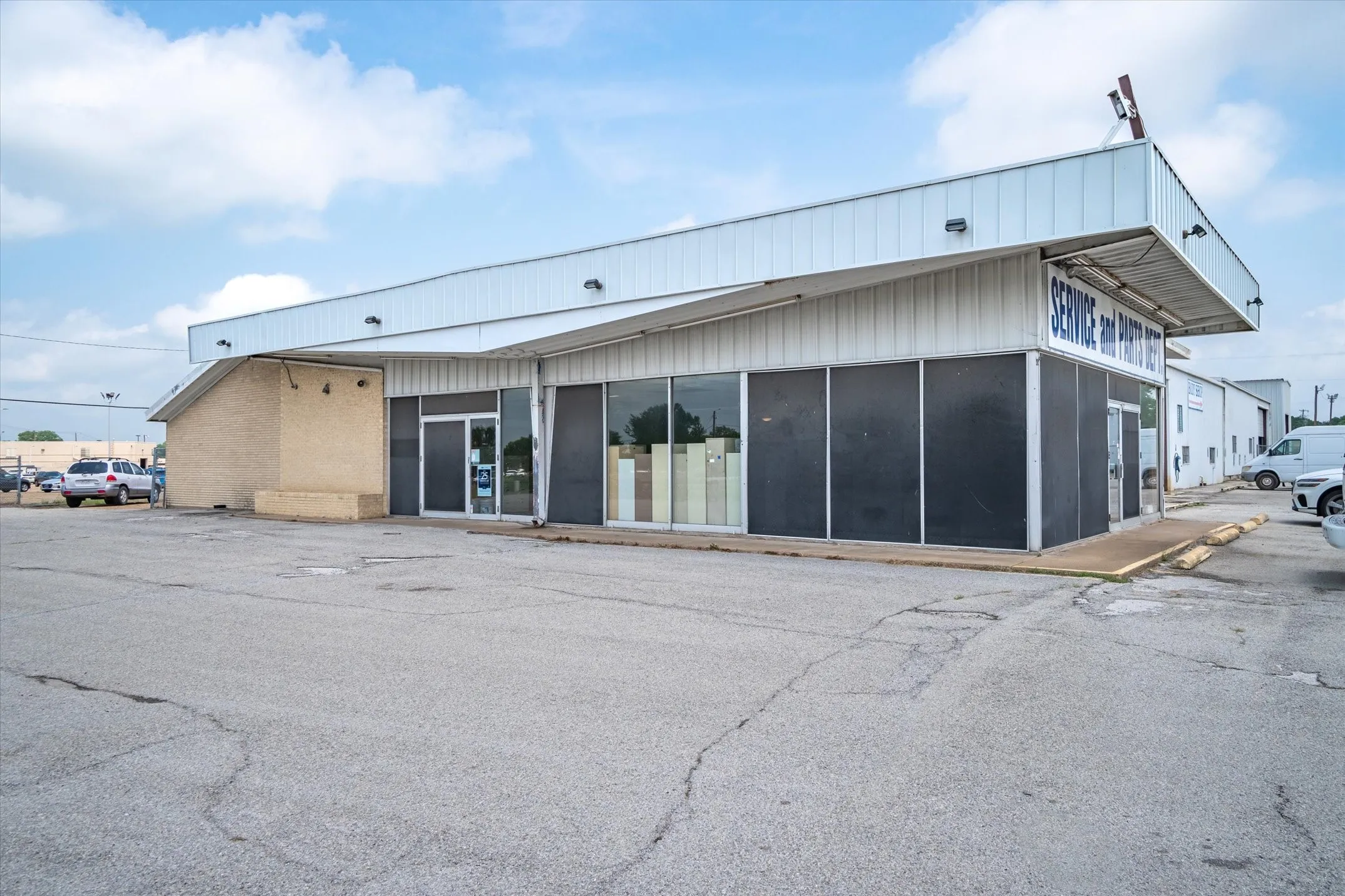Retail For Sale in Kaufman County , 1608 W Moore Avenue, Terrell, Texas 75160, 0, 0, Garage spaces, 0 Sqft, built in 1963, Preowned, Price $3,900,000, mls#20321787, Real Estate Agent in Terrell, Homes For Sale in Kaufman county, Homes For Sale in Terrell, Realtor in Terrell Texas, Real Estate Brokerage Independent Realty Texas, Luminita Cordes Realtor