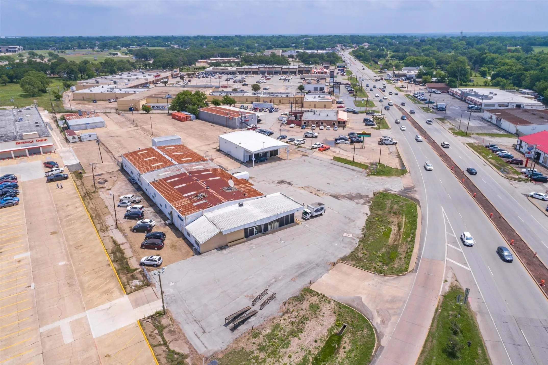 Retail For Sale in Kaufman County , 1608 W Moore Avenue, Terrell, Texas 75160, 0, 0, Garage spaces, 0 Sqft, built in 1963, Preowned, Price $3,900,000, mls#20321787, Real Estate Agent in Terrell, Homes For Sale in Kaufman county, Homes For Sale in Terrell, Realtor in Terrell Texas, Real Estate Brokerage Independent Realty Texas, Luminita Cordes Realtor