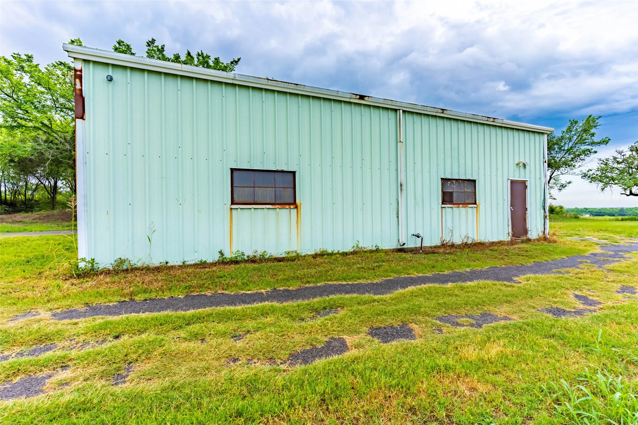 Industrial For Sale in Kaufman County , 1021 W Grove Street, Kaufman, Texas 75142, 0, 0, Garage spaces, 0 Sqft, built in 1900, Preowned, Price $325,000, mls#20350621, Real Estate Agent in Kaufman, Homes For Sale in Kaufman county, Homes For Sale in Kaufman, Realtor in Kaufman Texas, Real Estate Brokerage Independent Realty Texas, Luminita Cordes Realtor