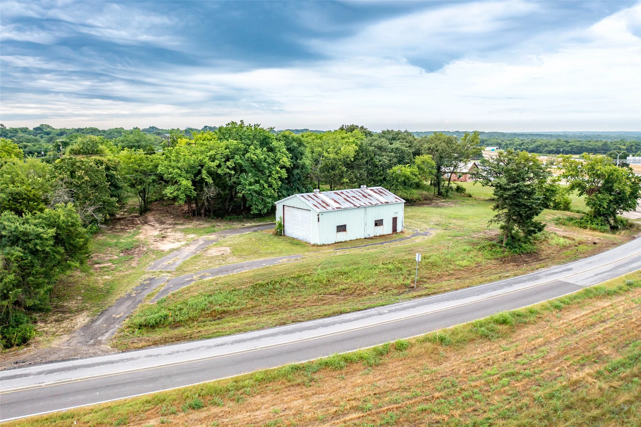Industrial For Sale in Kaufman County , 1021 W Grove Street, Kaufman, Texas 75142, 0, 0, Garage spaces, 0 Sqft, built in 1900, Preowned, Price $325,000, mls#20350621, Real Estate Agent in Kaufman, Homes For Sale in Kaufman county, Homes For Sale in Kaufman, Realtor in Kaufman Texas, Real Estate Brokerage Independent Realty Texas, Luminita Cordes Realtor