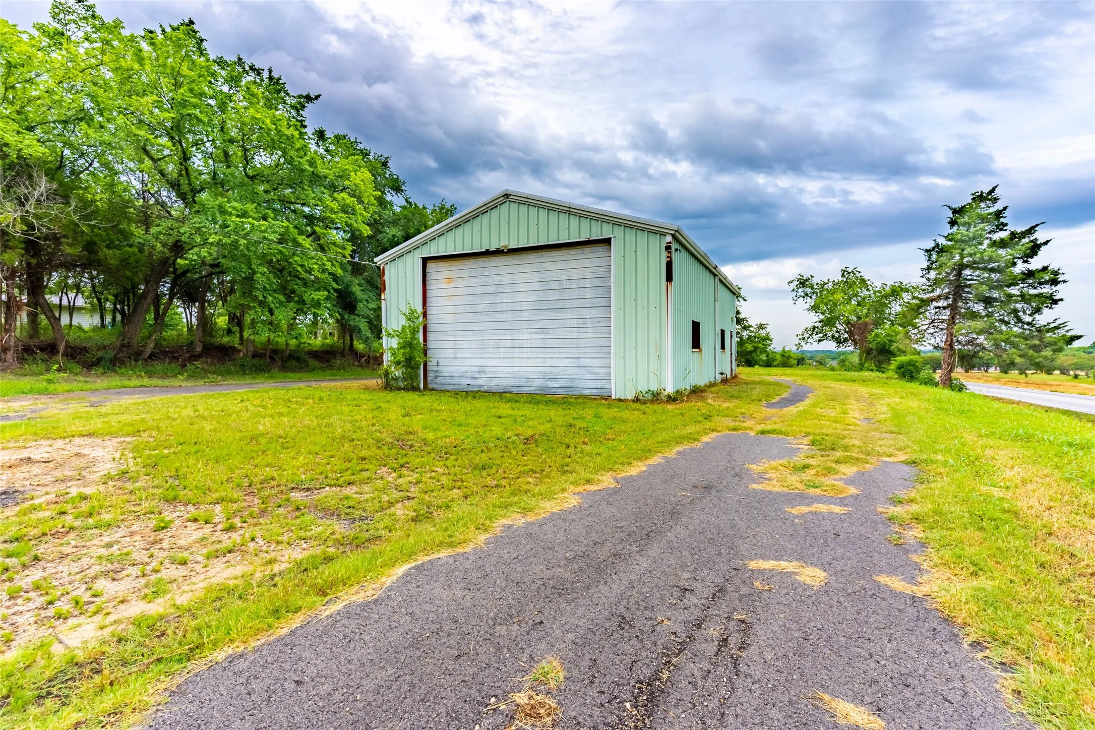 Industrial For Sale in Kaufman County , 1021 W Grove Street, Kaufman, Texas 75142, 0, 0, Garage spaces, 0 Sqft, built in 1900, Preowned, Price $325,000, mls#20350621, Real Estate Agent in Kaufman, Homes For Sale in Kaufman county, Homes For Sale in Kaufman, Realtor in Kaufman Texas, Real Estate Brokerage Independent Realty Texas, Luminita Cordes Realtor