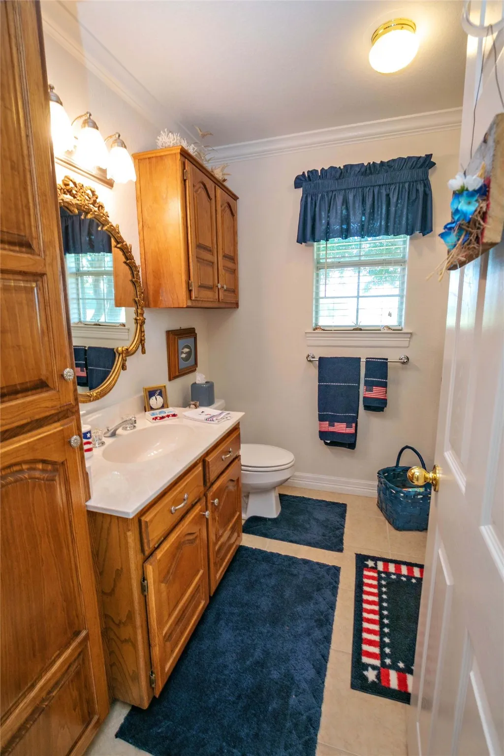 Hallway Full Bathroom