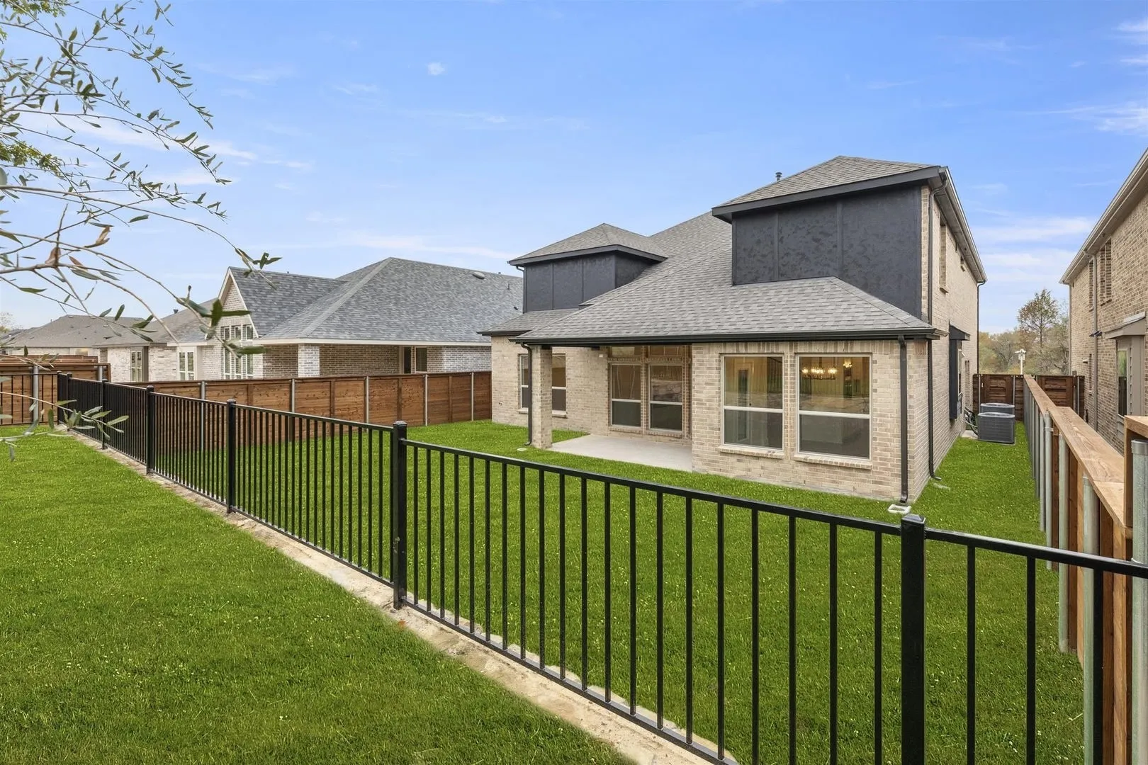 Single Family Residence For Sale in Dallas County , 1909 Fall Creek Cove, Mesquite, Texas 75181, 4 Bedroom, 4 Bathroom, 2 Garage spaces, 3,142 Sqft, built in 2025, New Construction - Complete, mls#20371871, Real Estate Agent in Mesquite, Homes For Sale in Dallas county, Homes For Sale in Mesquite, Realtor in Mesquite Texas, Real Estate Brokerage Independent Realty Texas, Luminita Cordes Realtor